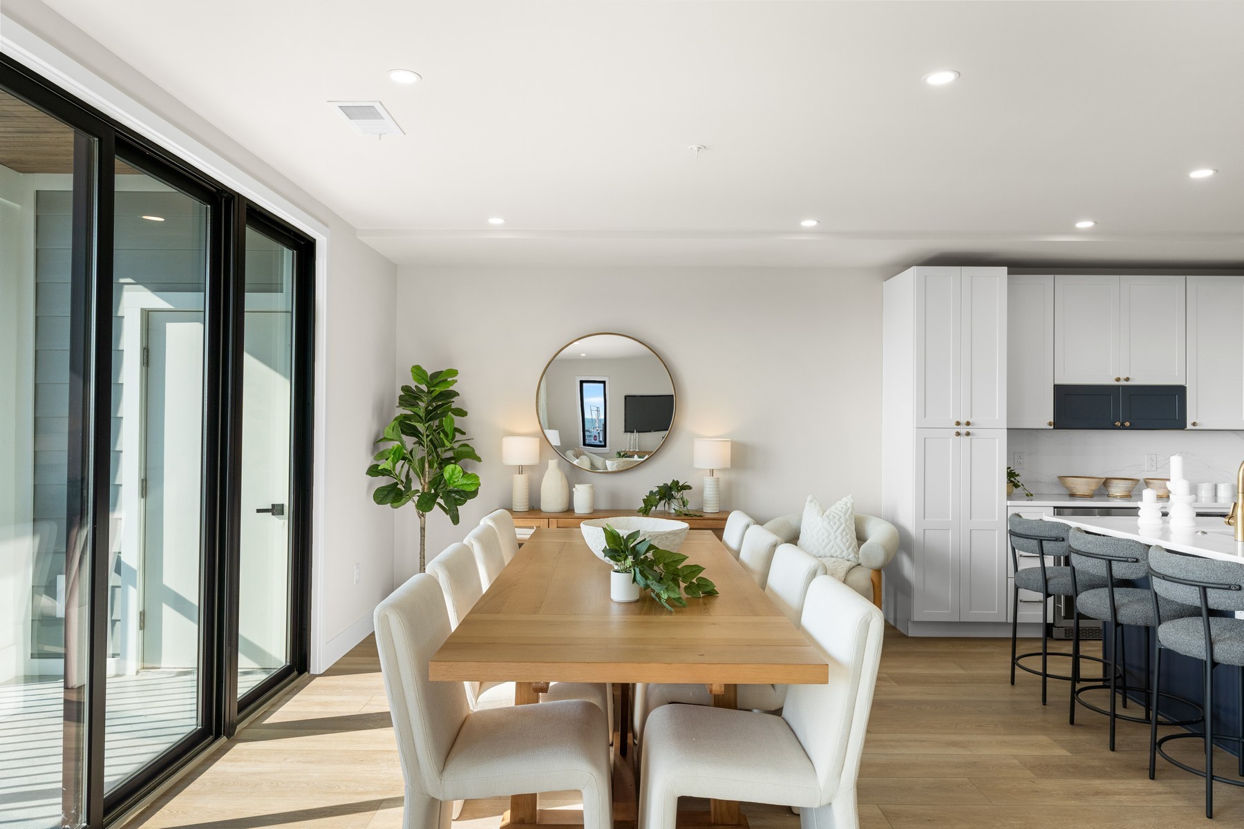  323 E Oak Avenue Unit 201 - 物件實景