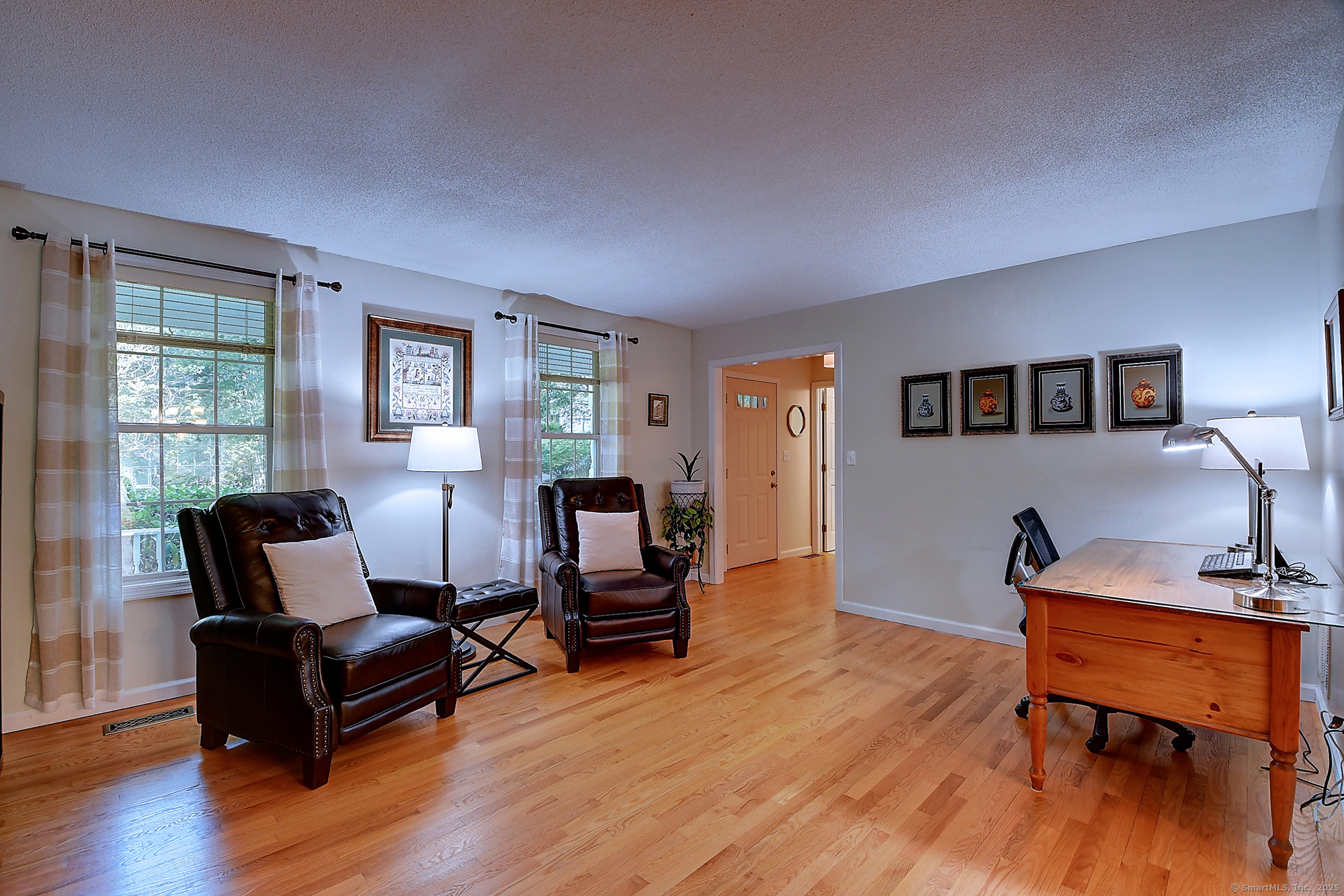 Cheshire, Connecticut, 06410, United States, 3 Bedrooms Bedrooms, ,3 BathroomsBathrooms,Residential,For Sale,1987474