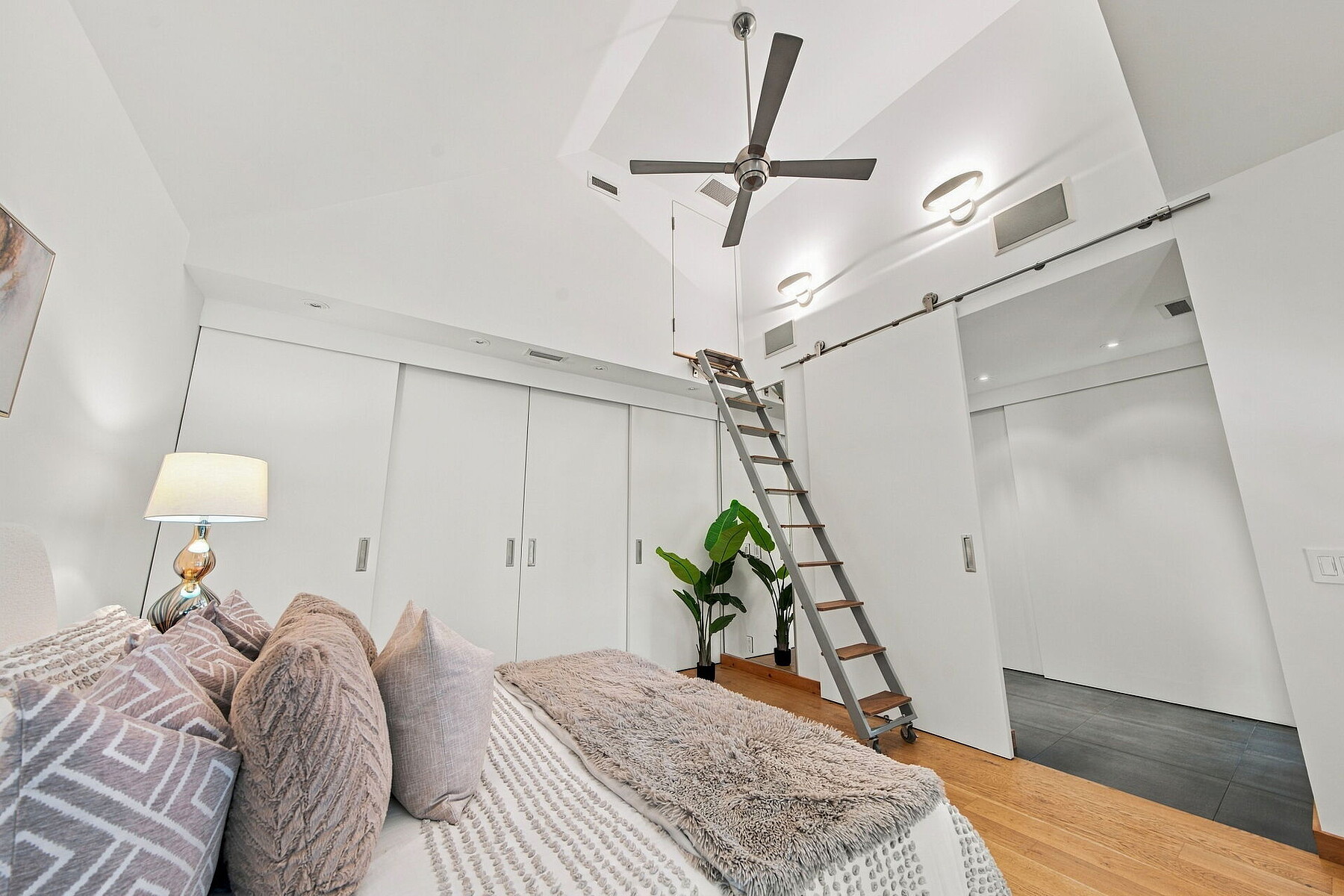  16 Sunnybrook Rd - 物件實景