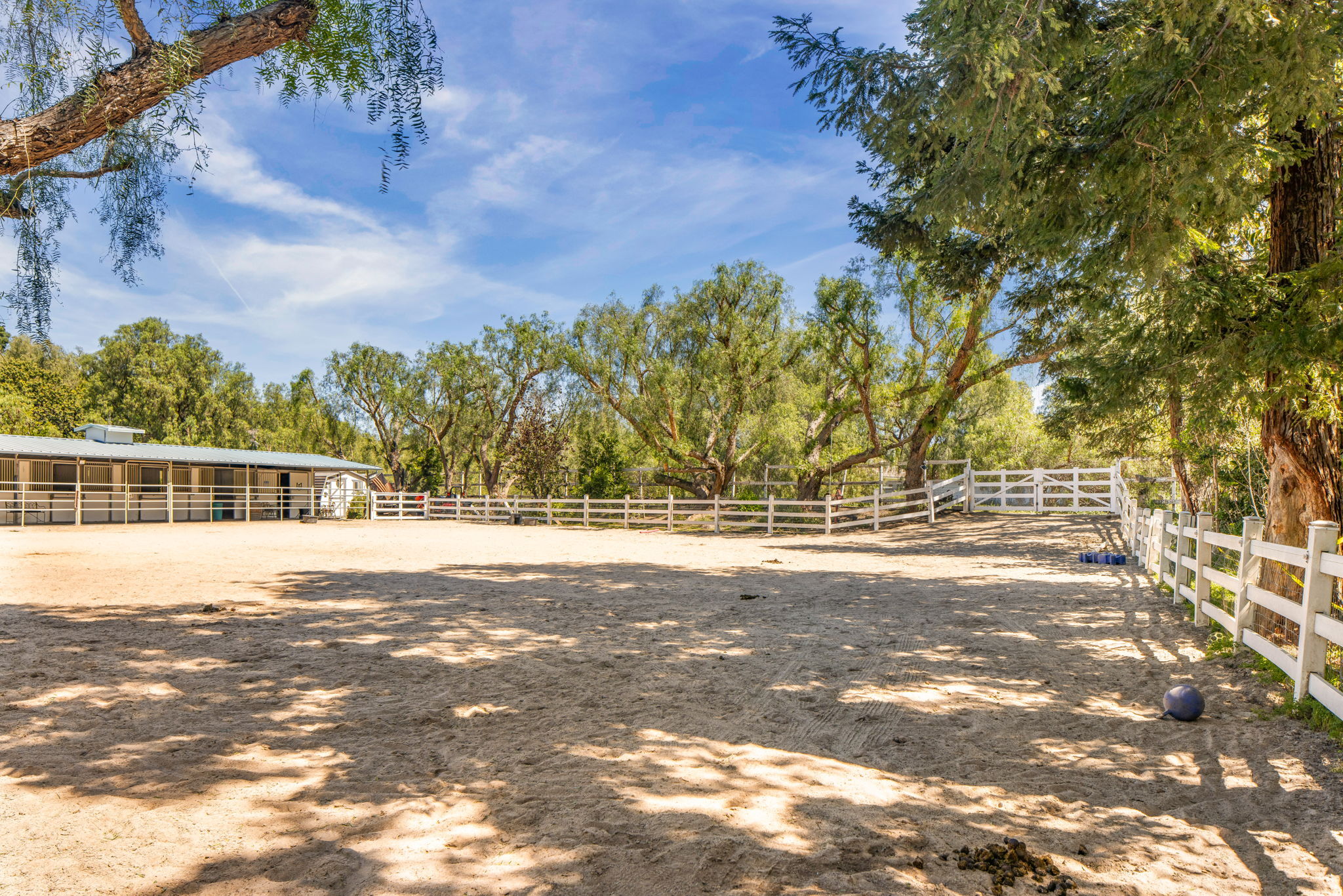  2390 Glenside Lane - 物件實景