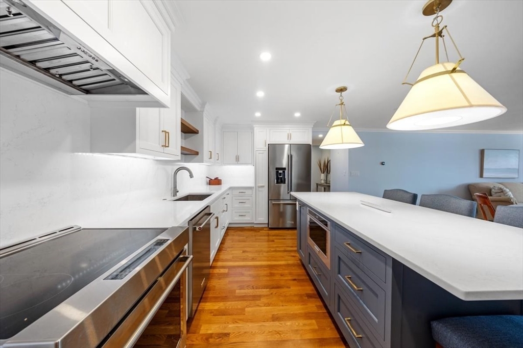 Quincy, Massachusetts, 02171, United States, 2 Bedrooms Bedrooms, ,2 BathroomsBathrooms,Residential,For Sale,1925406