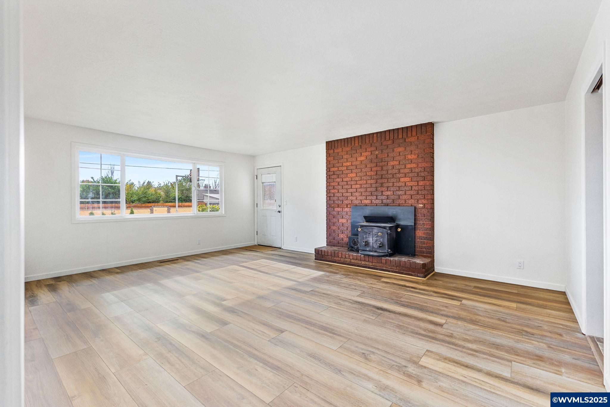 Keizer, Oregon, 97303, United States, 3 Bedrooms Bedrooms, ,2 BathroomsBathrooms,Residential,For Sale,1989311