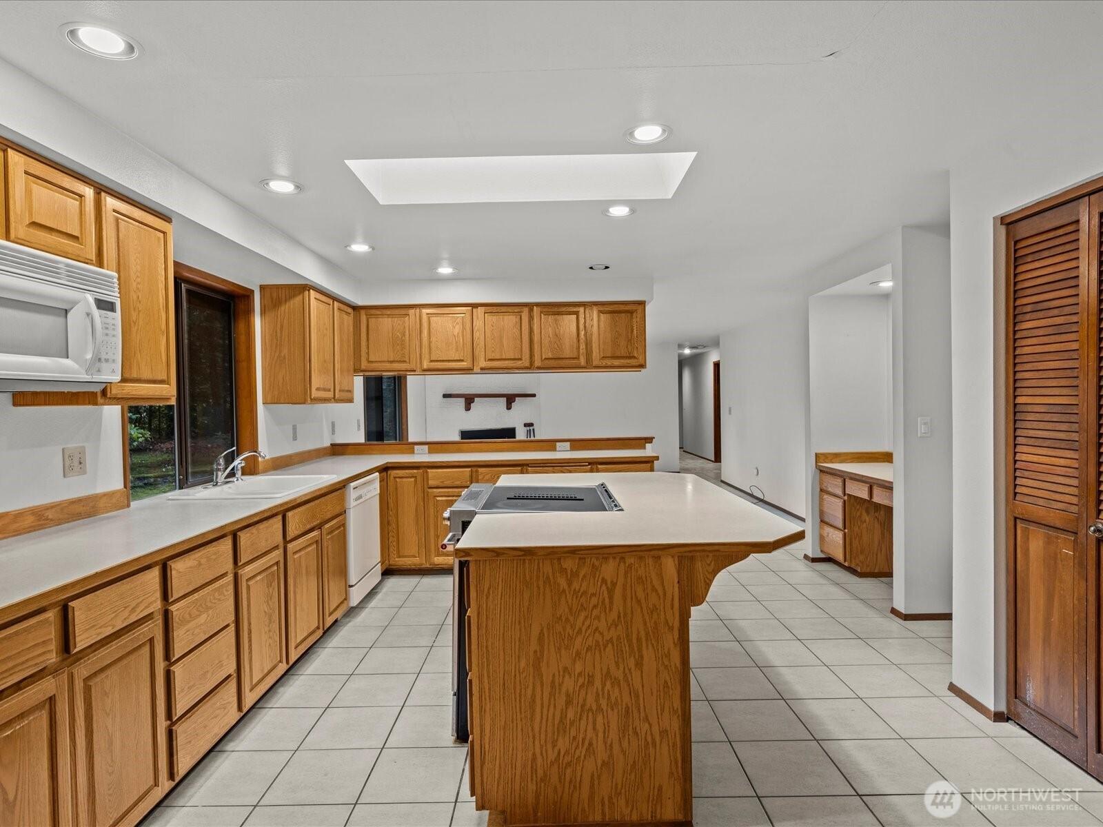 KENT, Washington, 98042, United States, 4 Bedrooms Bedrooms, ,3 BathroomsBathrooms,Residential,For Sale,2001779