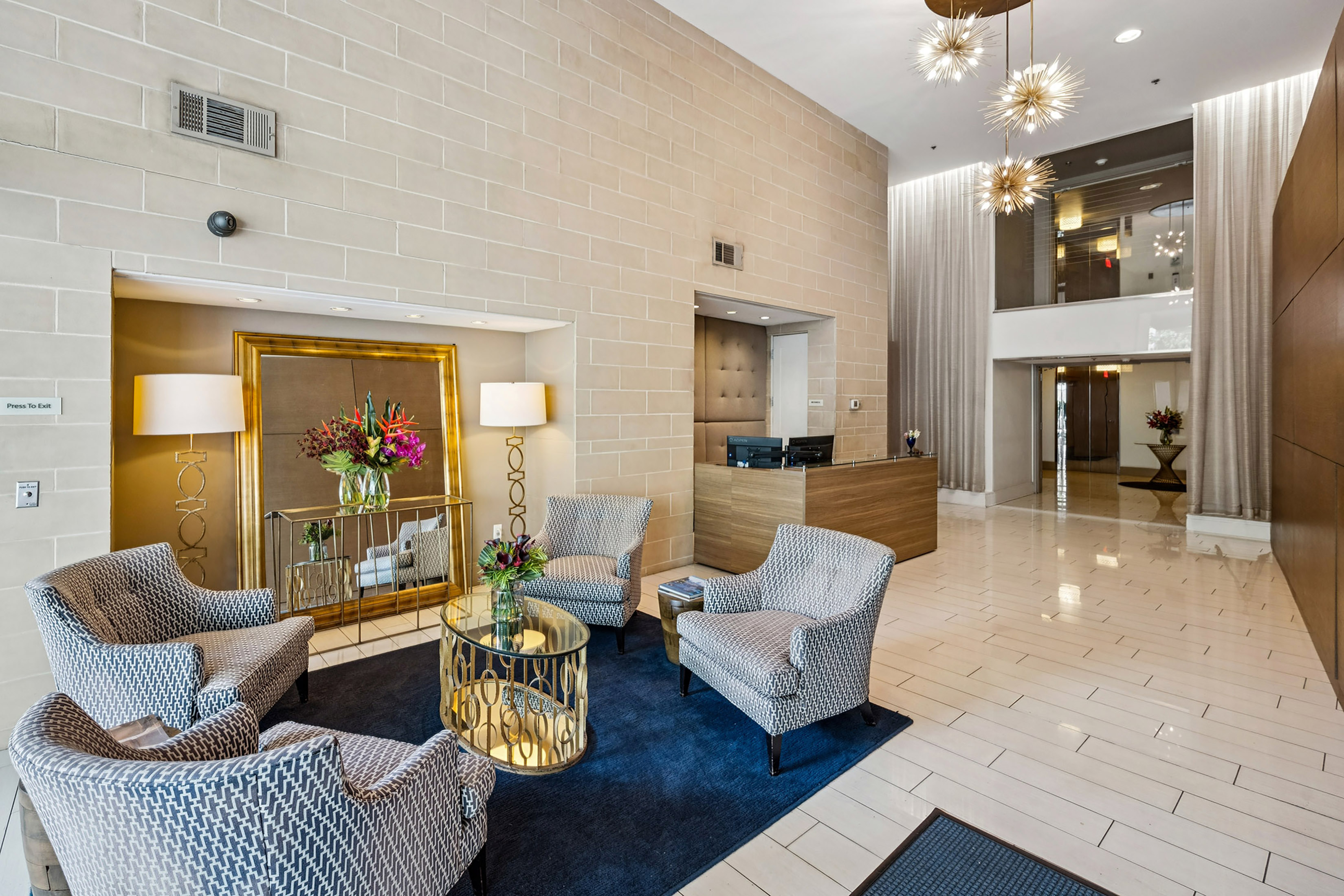  Large One Bedroom Condo in Fantastic Midtown Location - 物件實景