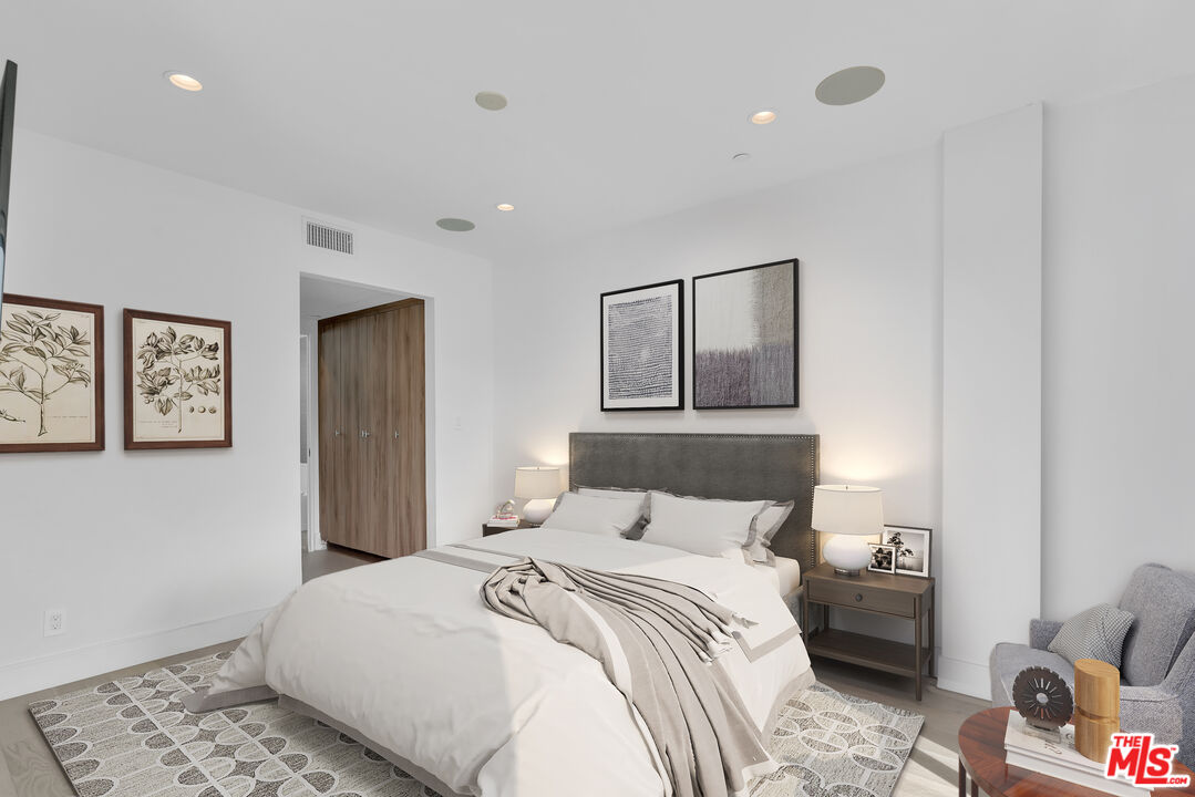 Los Angeles, California, 90046, United States, 3 Bedrooms Bedrooms, ,3 BathroomsBathrooms,Residential,For Sale,1827071