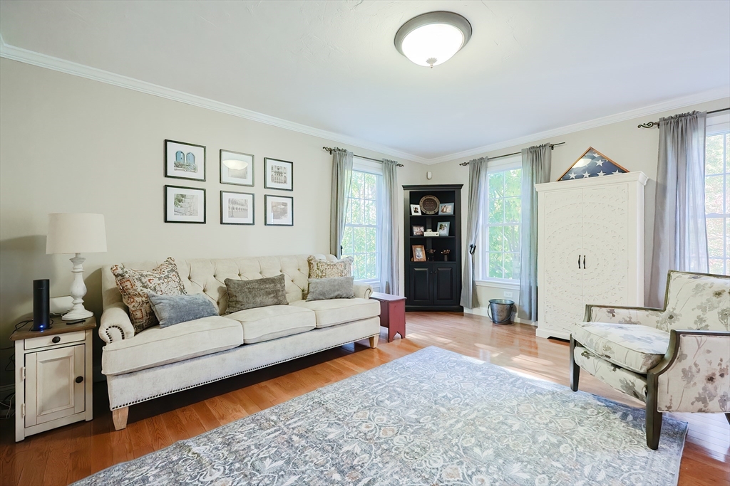 Northbridge, Massachusetts, 01534, United States, 4 Bedrooms Bedrooms, ,2 BathroomsBathrooms,Residential,For Sale,1977320