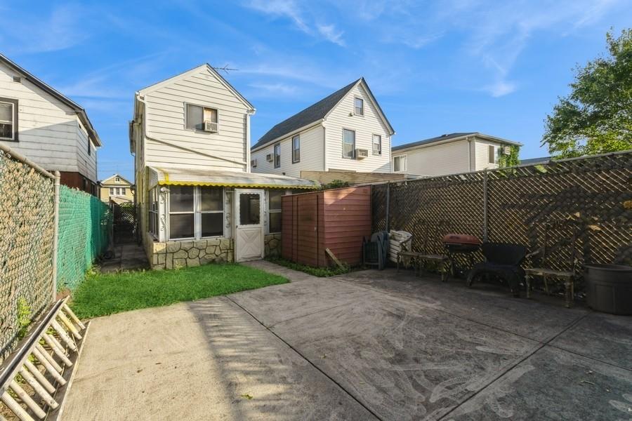Jamaica, New York, 11433, United States, 3 Bedrooms Bedrooms, ,2 BathroomsBathrooms,Residential,For Sale,1901940