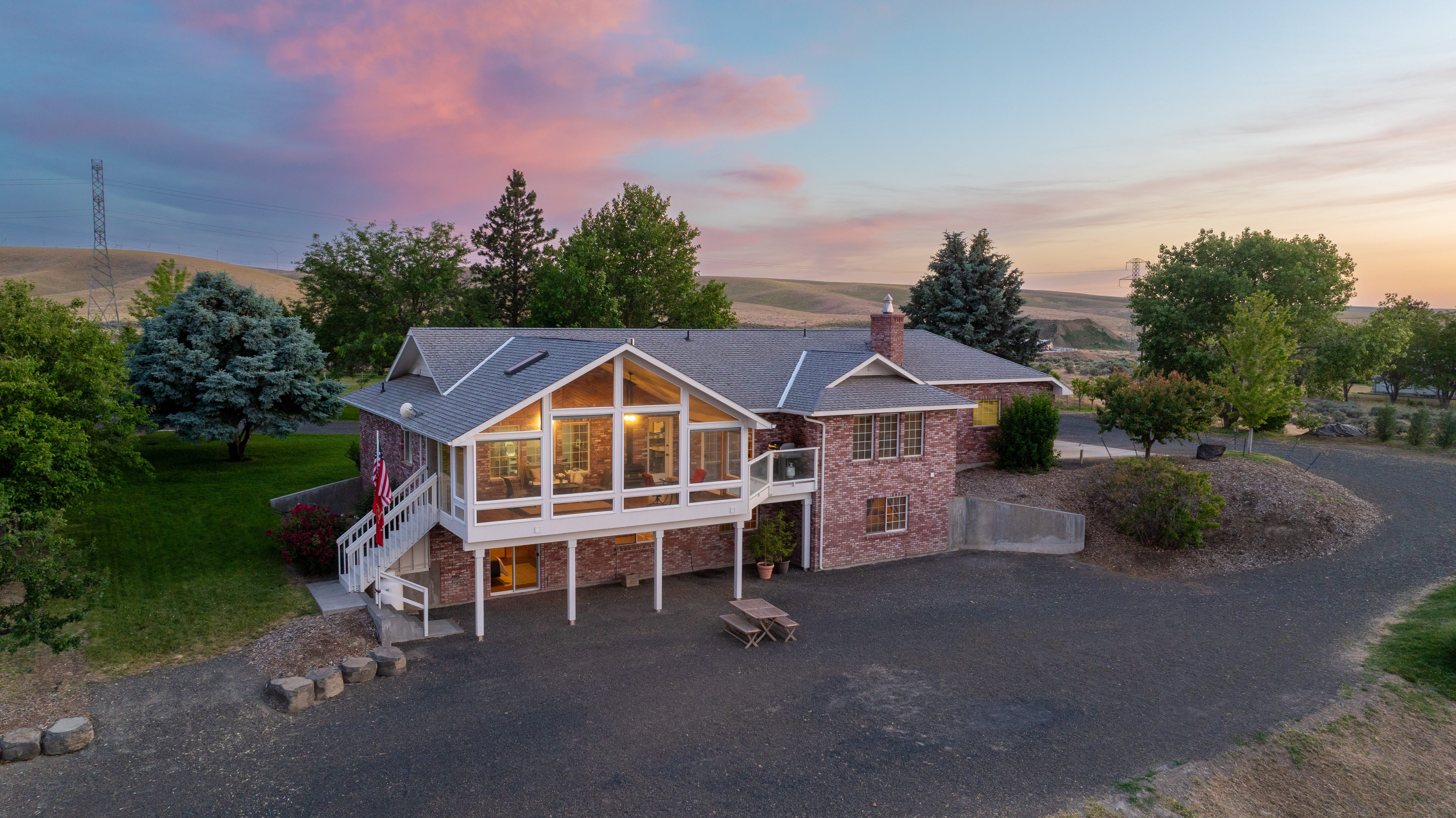  One of Kennewick’s Most Unique Estate Properties - 物件實景