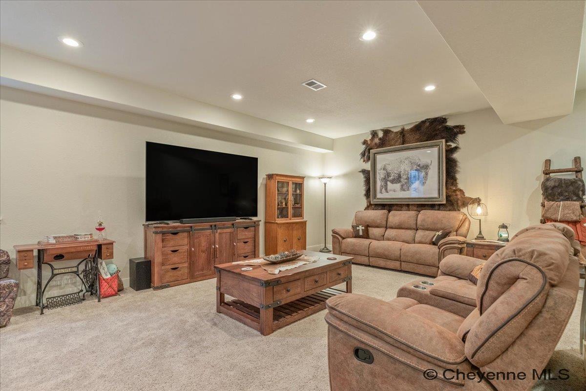 Cheyenne, Wyoming, 82009, United States, 5 Bedrooms Bedrooms, ,3 BathroomsBathrooms,Residential,For Sale,1993587