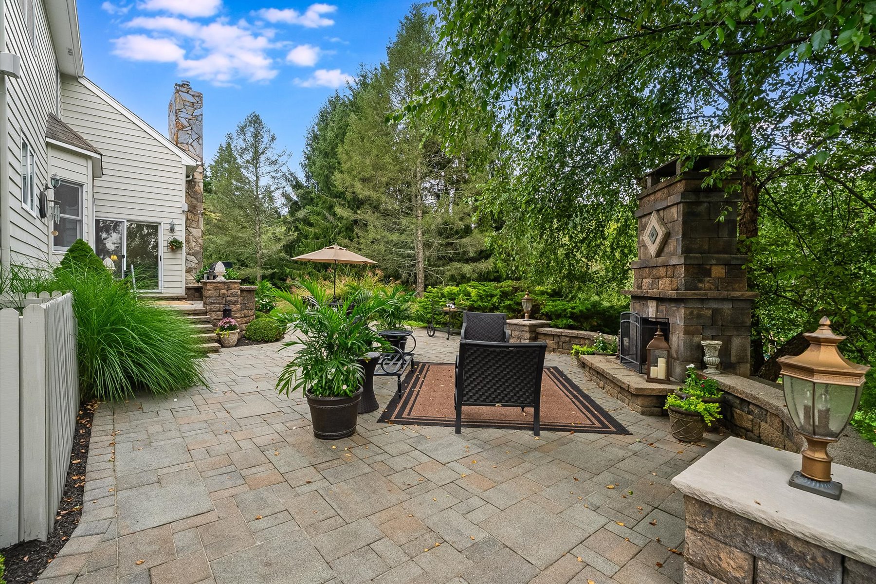  ?Beacon Hill? Meticulously Maintained Neigborhood Colonial - 物件實景