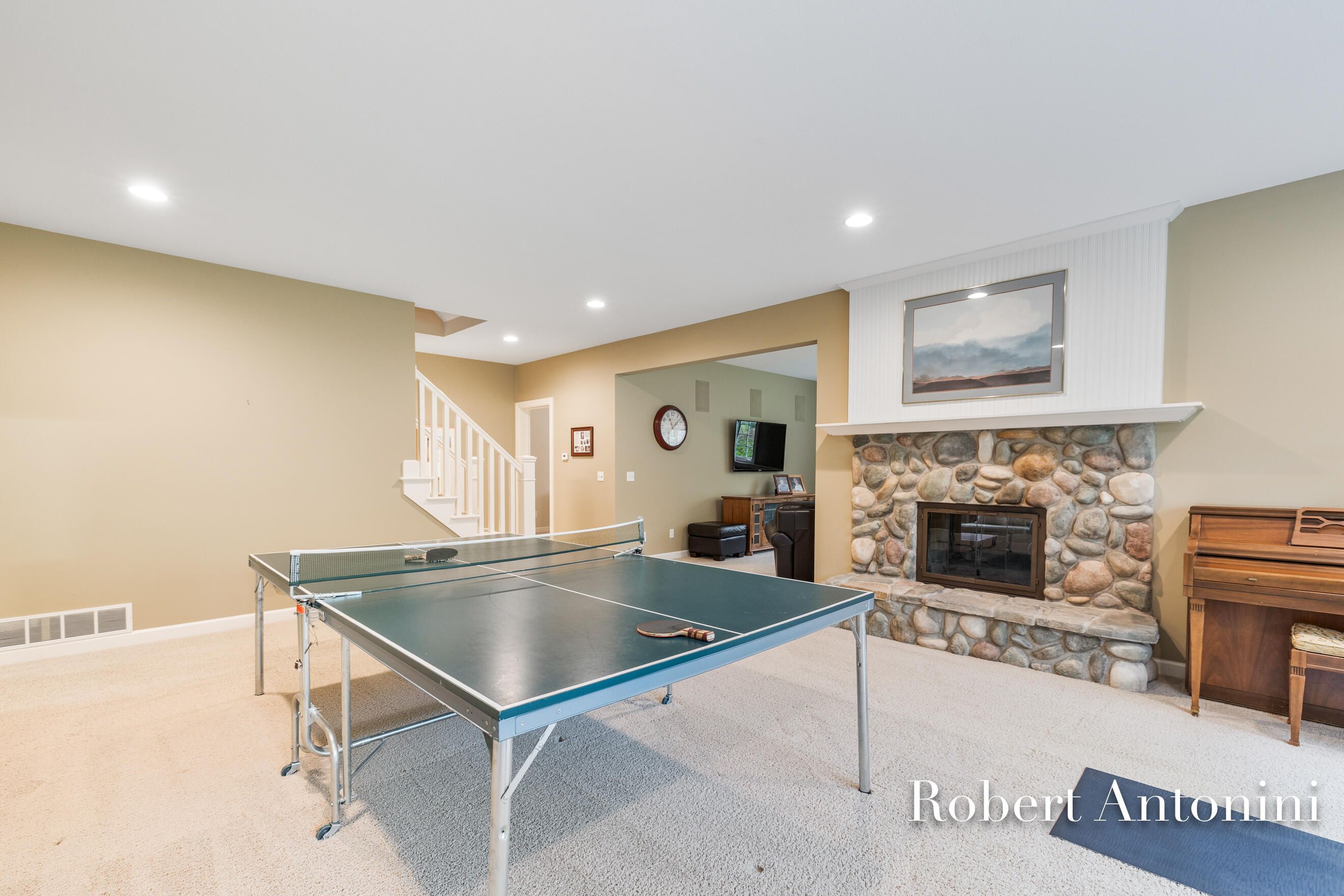 Grand Rapids, Michigan, 49525, United States, 5 Bedrooms Bedrooms, ,4 BathroomsBathrooms,Residential,For Sale,1837852