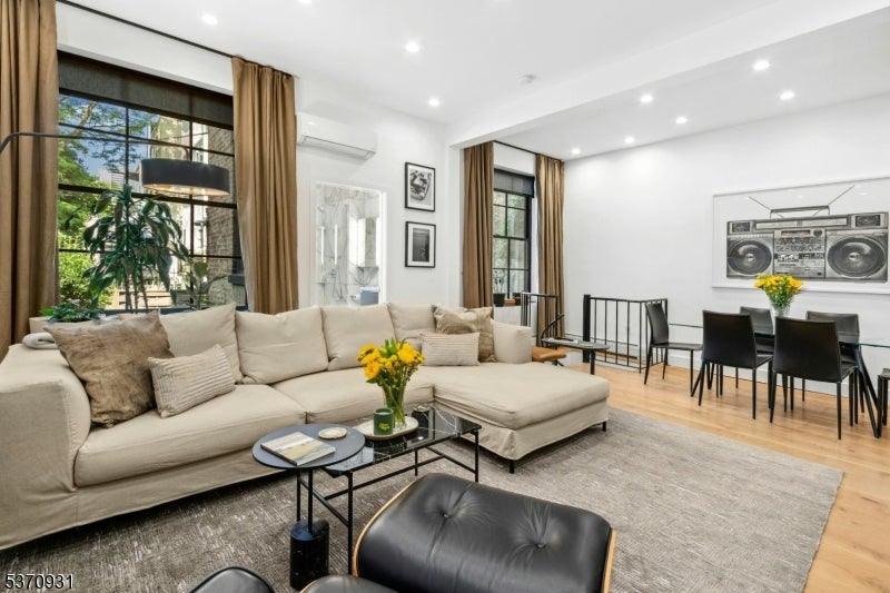 Jersey City, New Jersey, 07302, United States, 1 Bedroom Bedrooms, ,2 BathroomsBathrooms,Residential,For Sale,1942665