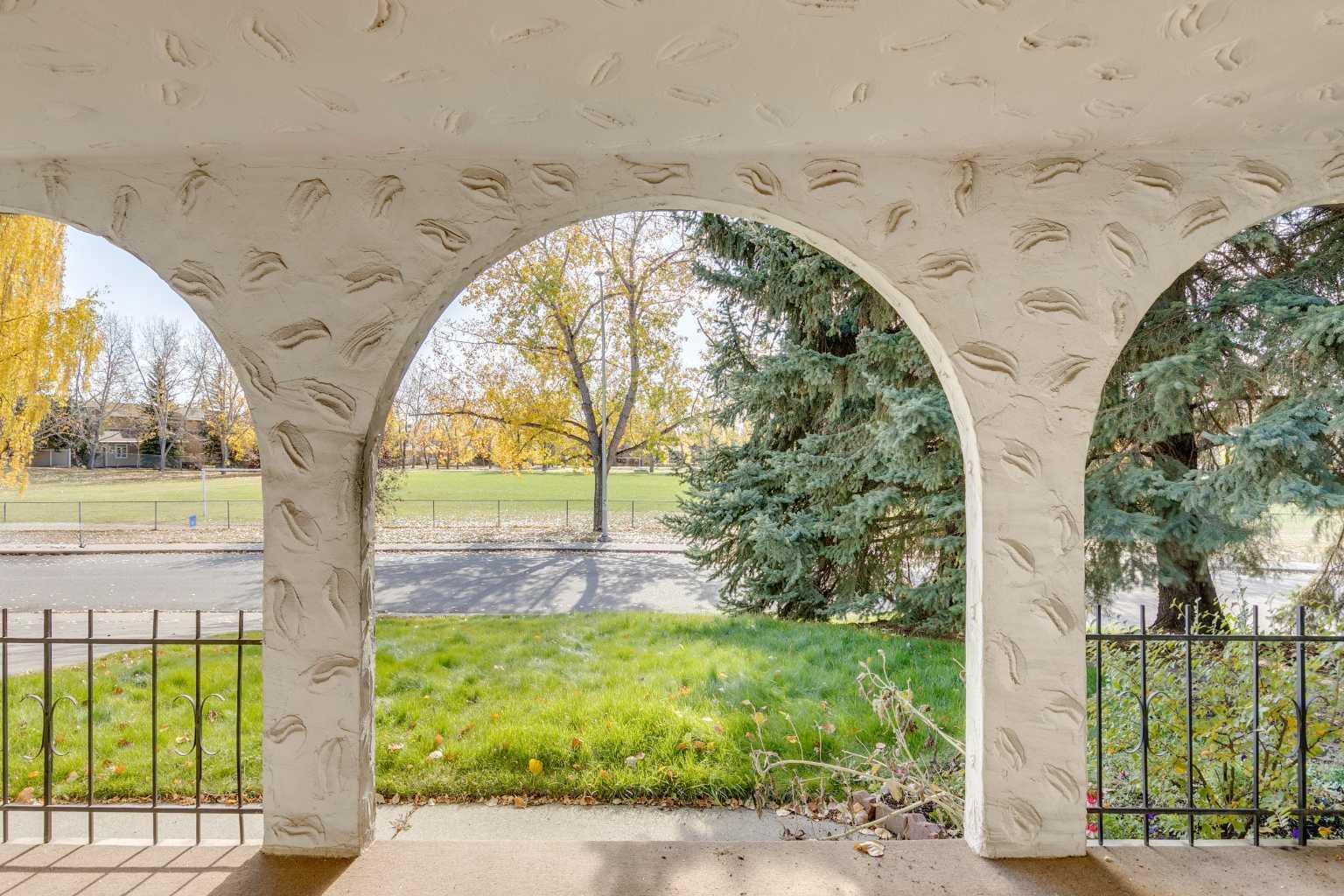 CALGARY, Alberta, T3B 2W3, CA, 7 Bedrooms Bedrooms, ,4 BathroomsBathrooms,Residential,For Sale,1988162