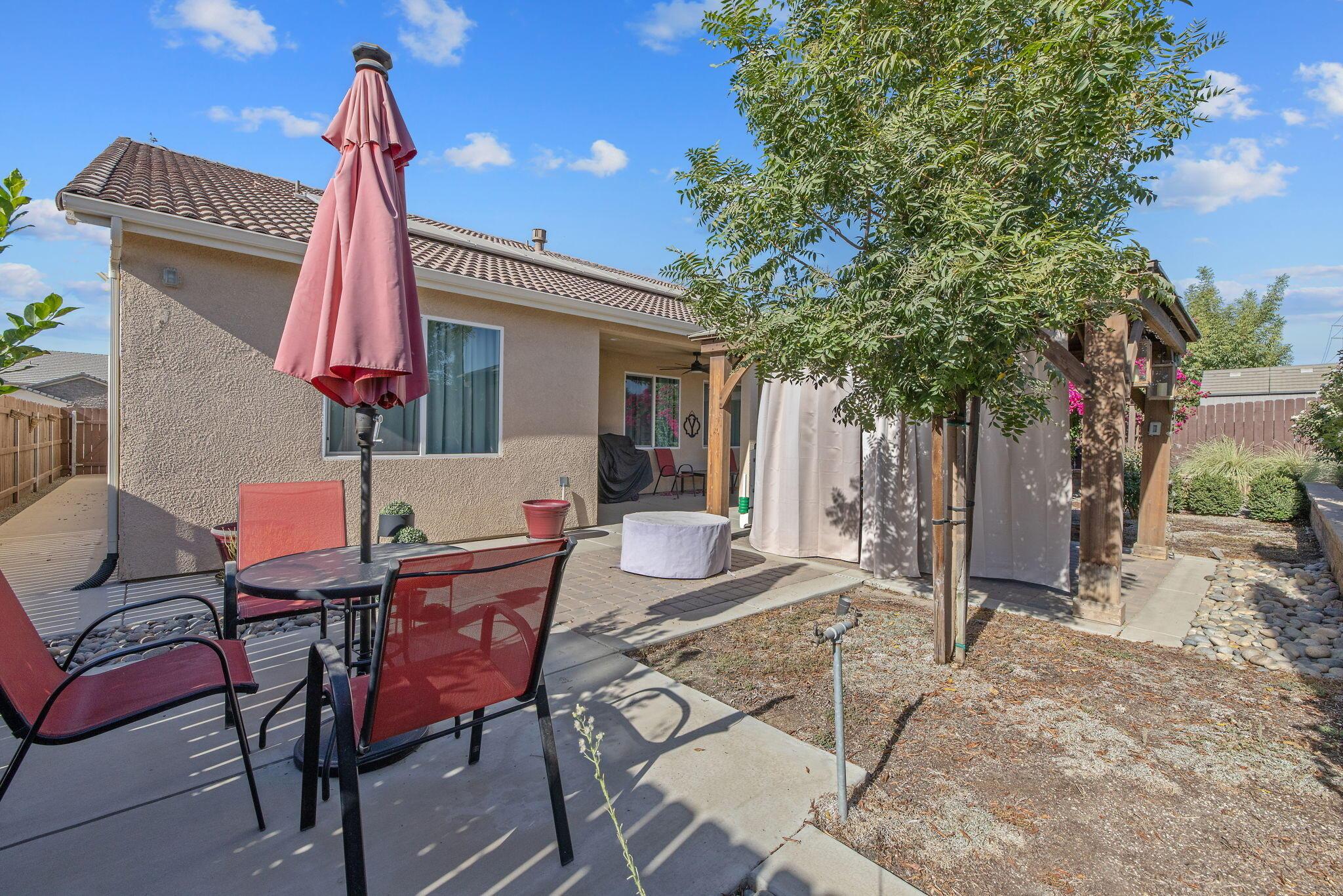 Visalia, California, 93291, United States, 4 Bedrooms Bedrooms, ,2 BathroomsBathrooms,Residential,For Sale,1927793