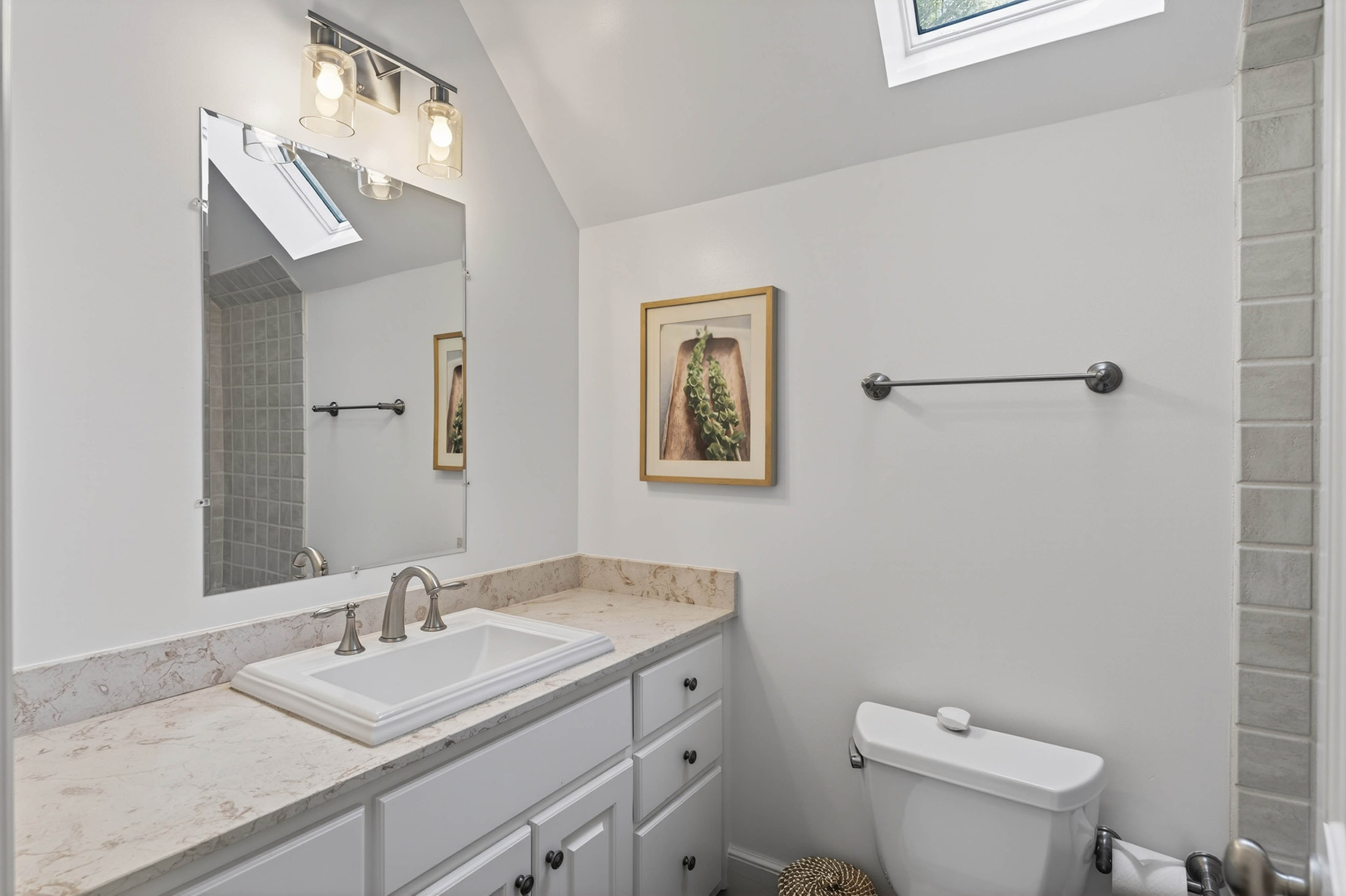  Stunning Estate with Pool Set on 1.3+/- Private Acres - 物件實景