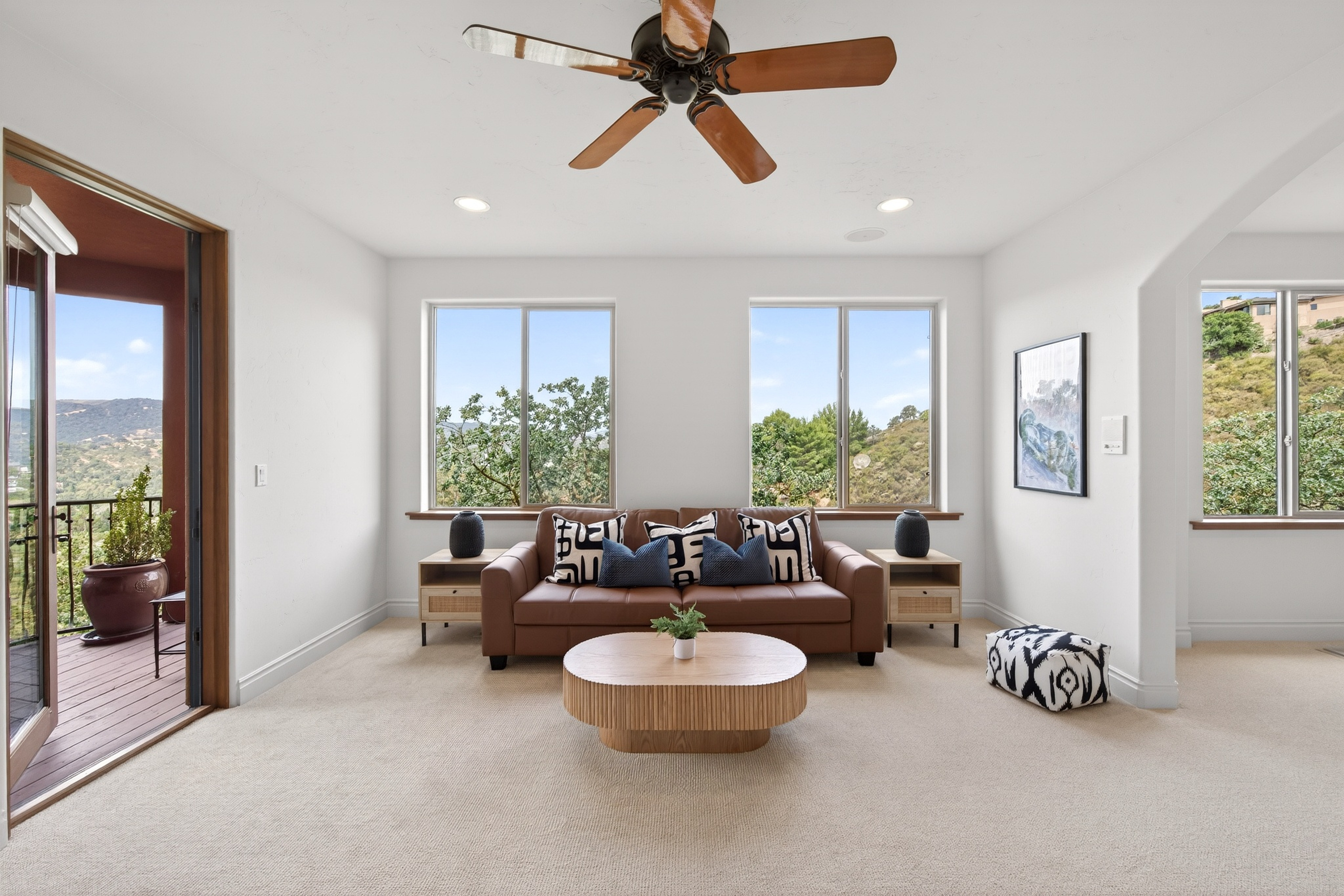  An Extraordinary Round Hill Estate Defined by Privacy, Views, and Sophistication - 物件實景