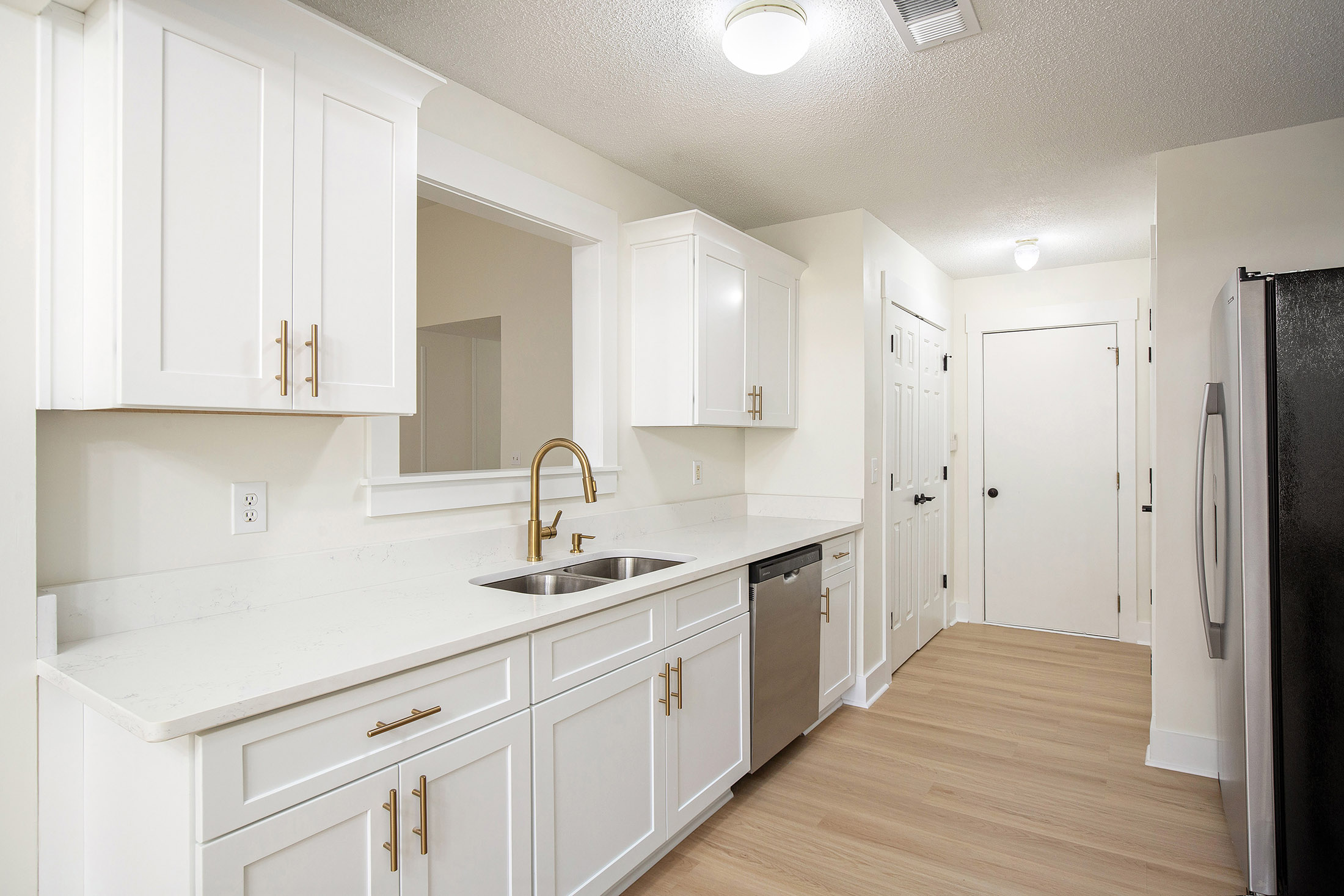  Beautiful Renovated Ranch Home on a Private Lot - 物件實景