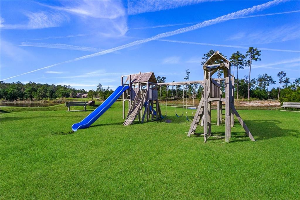 Madisonville, Louisiana, 70447, United States, 4 Bedrooms Bedrooms, ,4 BathroomsBathrooms,Residential,For Sale,1947964