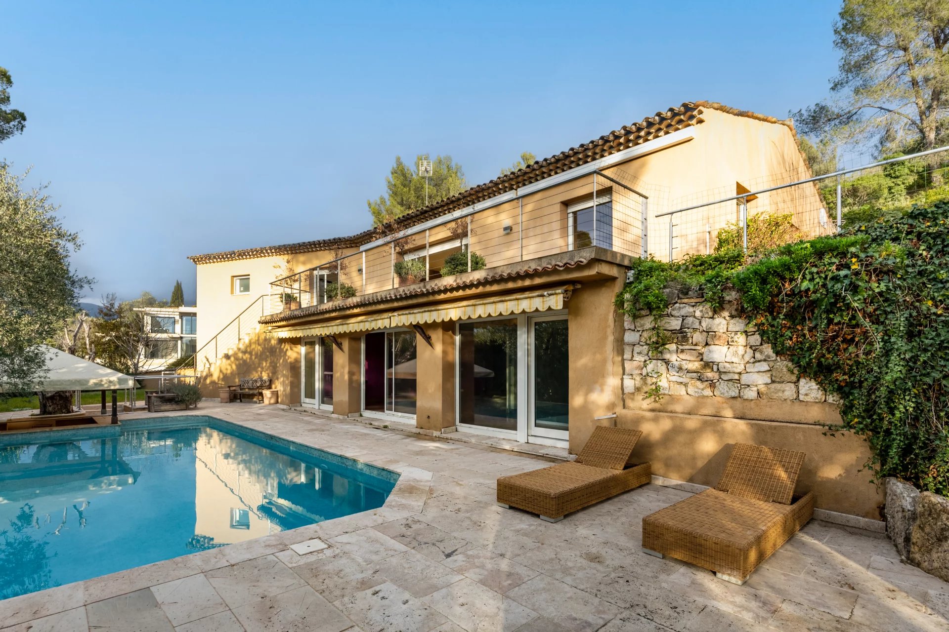 Roquefort-les-Pins, Provence-Alpes-Côte d’Azur, 06330, FR, 5 Bedrooms Bedrooms, ,4 BathroomsBathrooms,Residential,For Sale,1999073