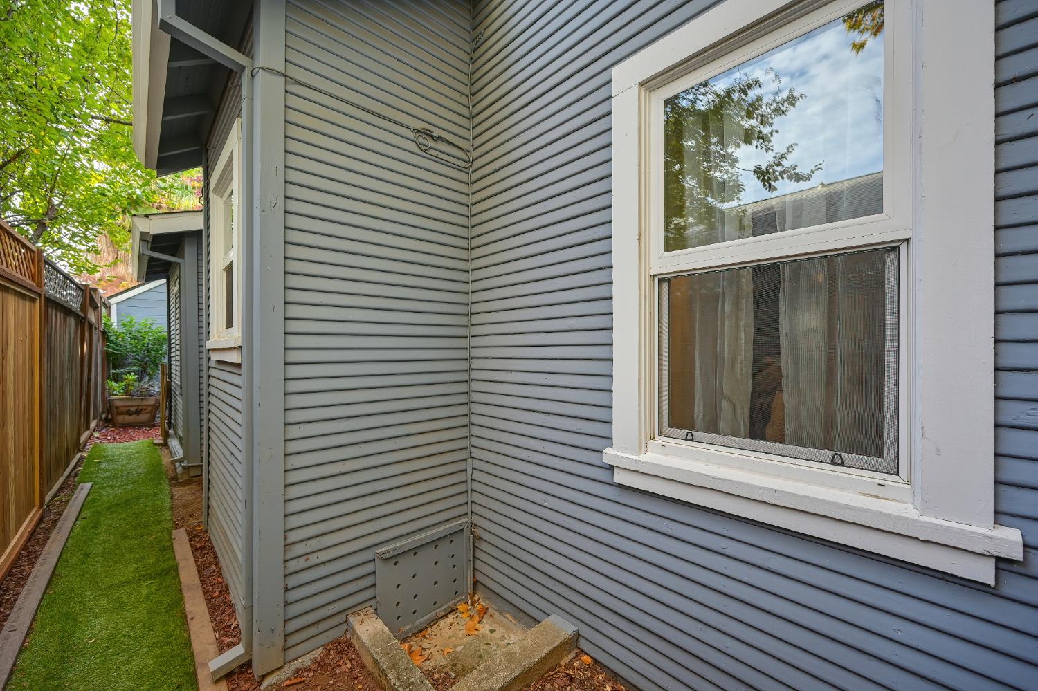 Sacramento, California, 95817, United States, 2 Bedrooms Bedrooms, ,1 BathroomBathrooms,Residential,For Sale,1991606