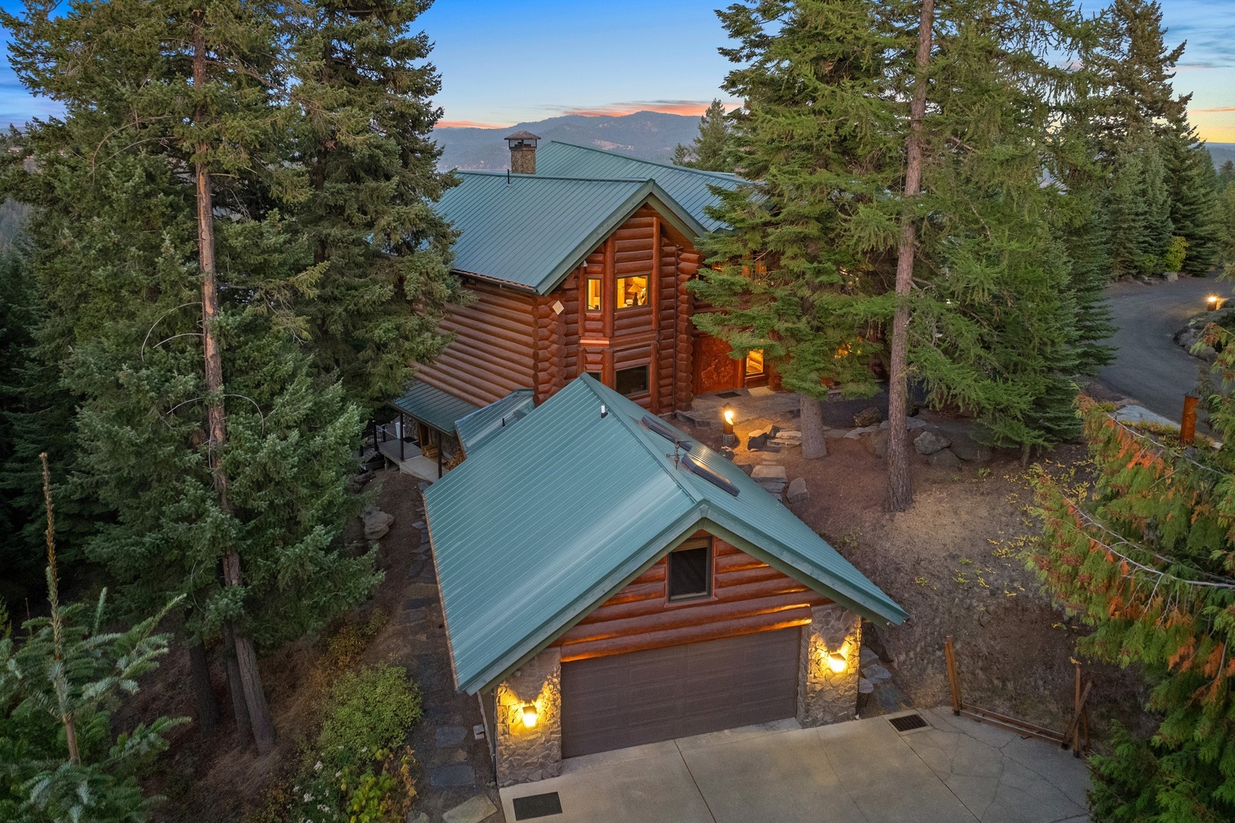  Log Estate overlooking Lake Coeur d