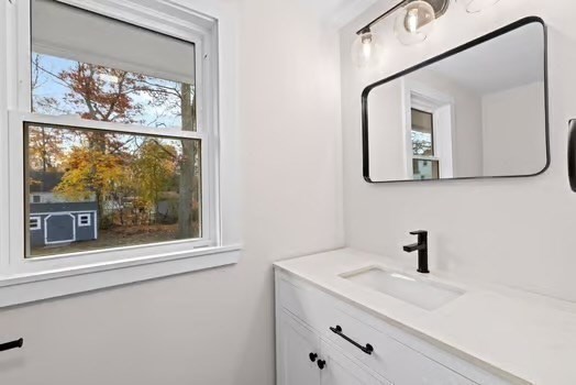 Whitman, Massachusetts, 02382, United States, 2 Bedrooms Bedrooms, ,1 BathroomBathrooms,Residential,For Sale,1992846