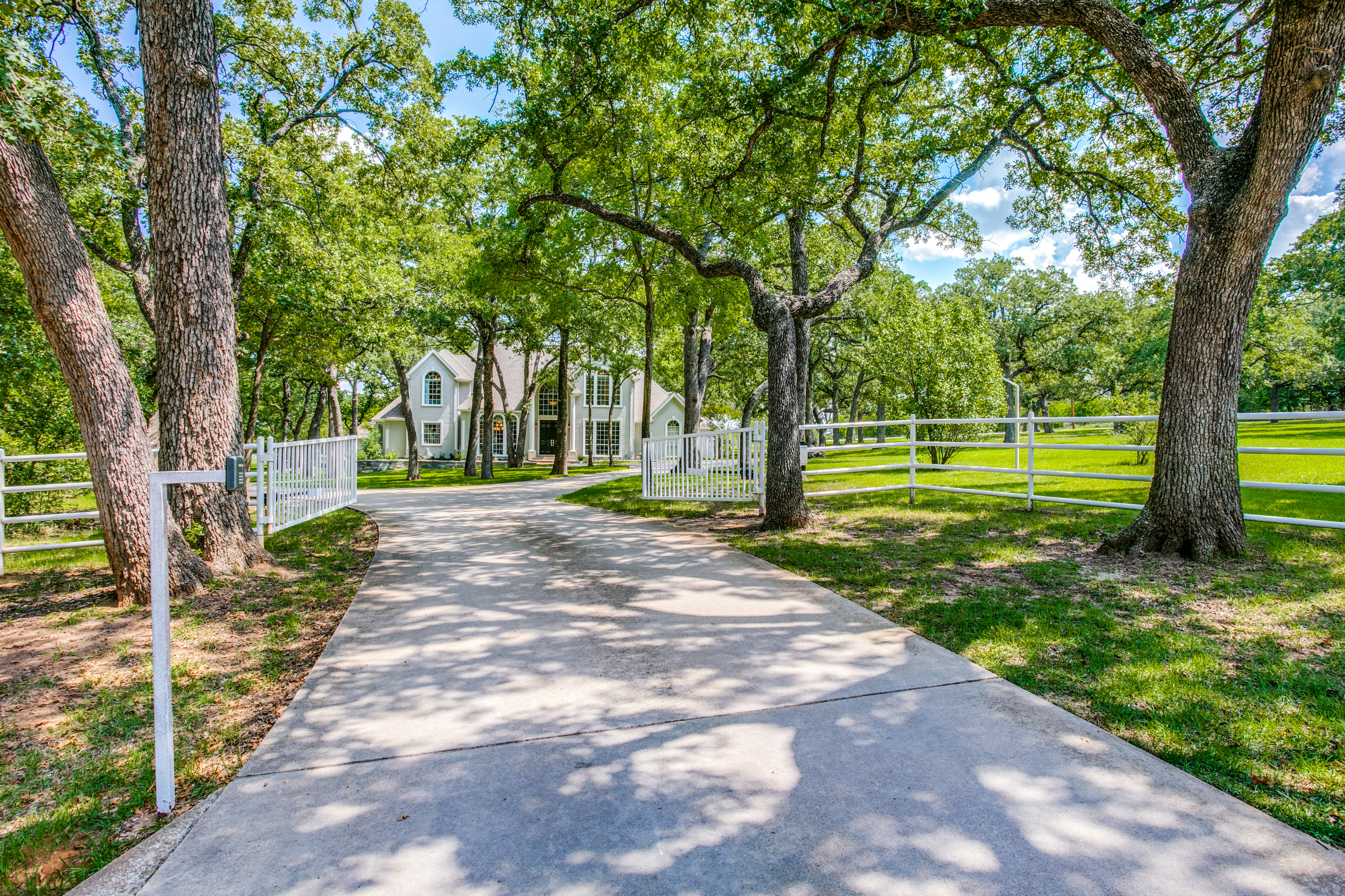 Decatur, Texas, 76234, United States, 4 Bedrooms Bedrooms, ,4 BathroomsBathrooms,Residential,For Sale,1977988
