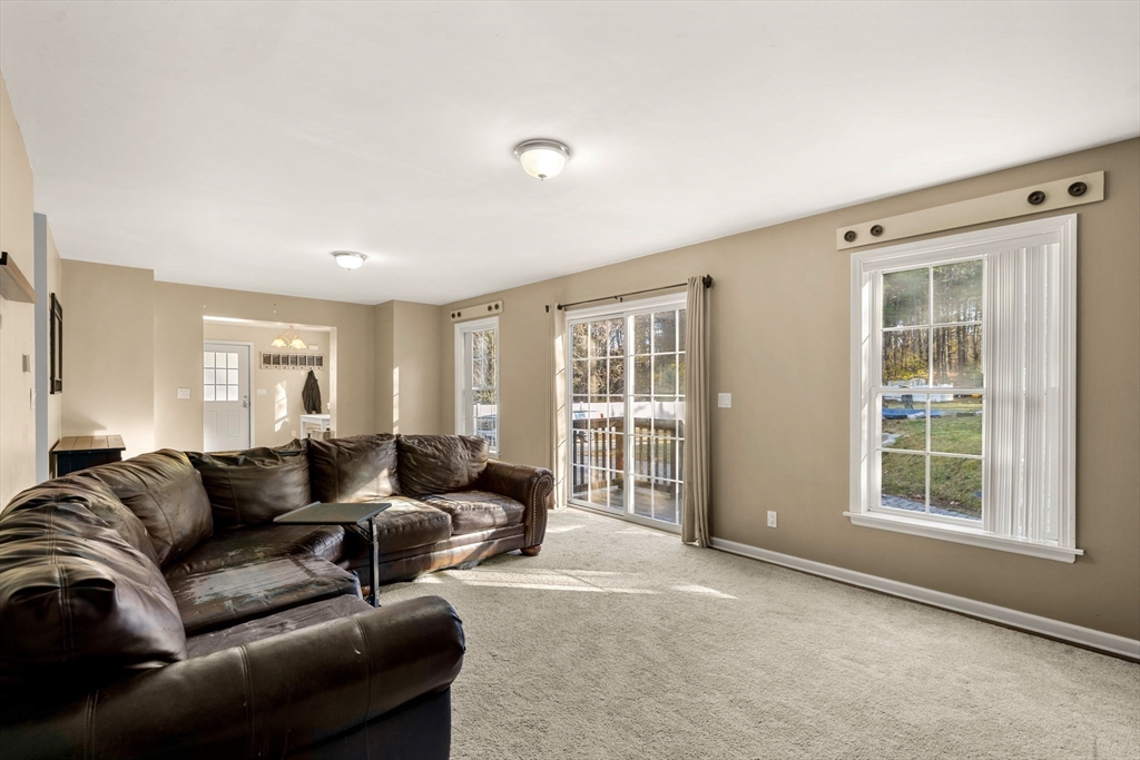 Tyngsboro, Massachusetts, 01879, United States, 4 Bedrooms Bedrooms, ,4 BathroomsBathrooms,Residential,For Sale,2000977