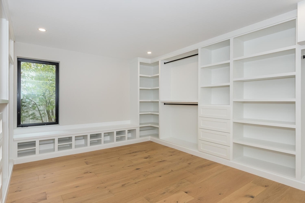 Needham, Massachusetts, 02494, United States, 5 Bedrooms Bedrooms, ,6 BathroomsBathrooms,Residential,For Sale,1991306