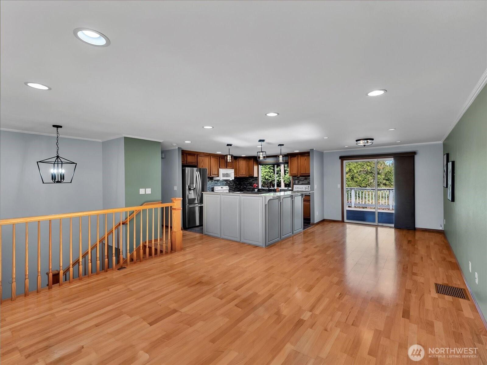 BOTHELL, Washington, 98012, United States, 4 Bedrooms Bedrooms, ,3 BathroomsBathrooms,Residential,For Sale,1916701