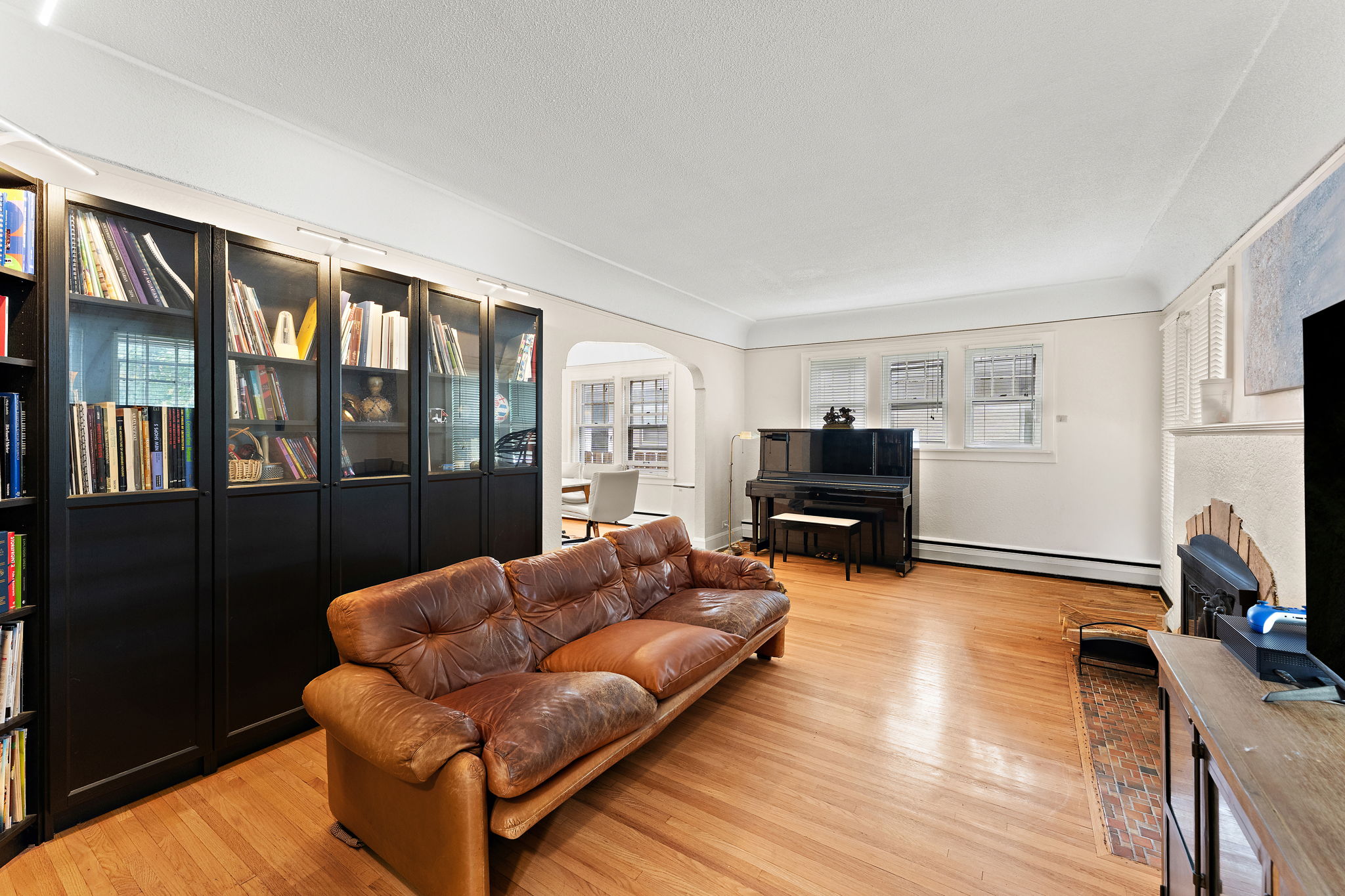  Classic Character and Exceptional Space in Linden Hills - 物件實景