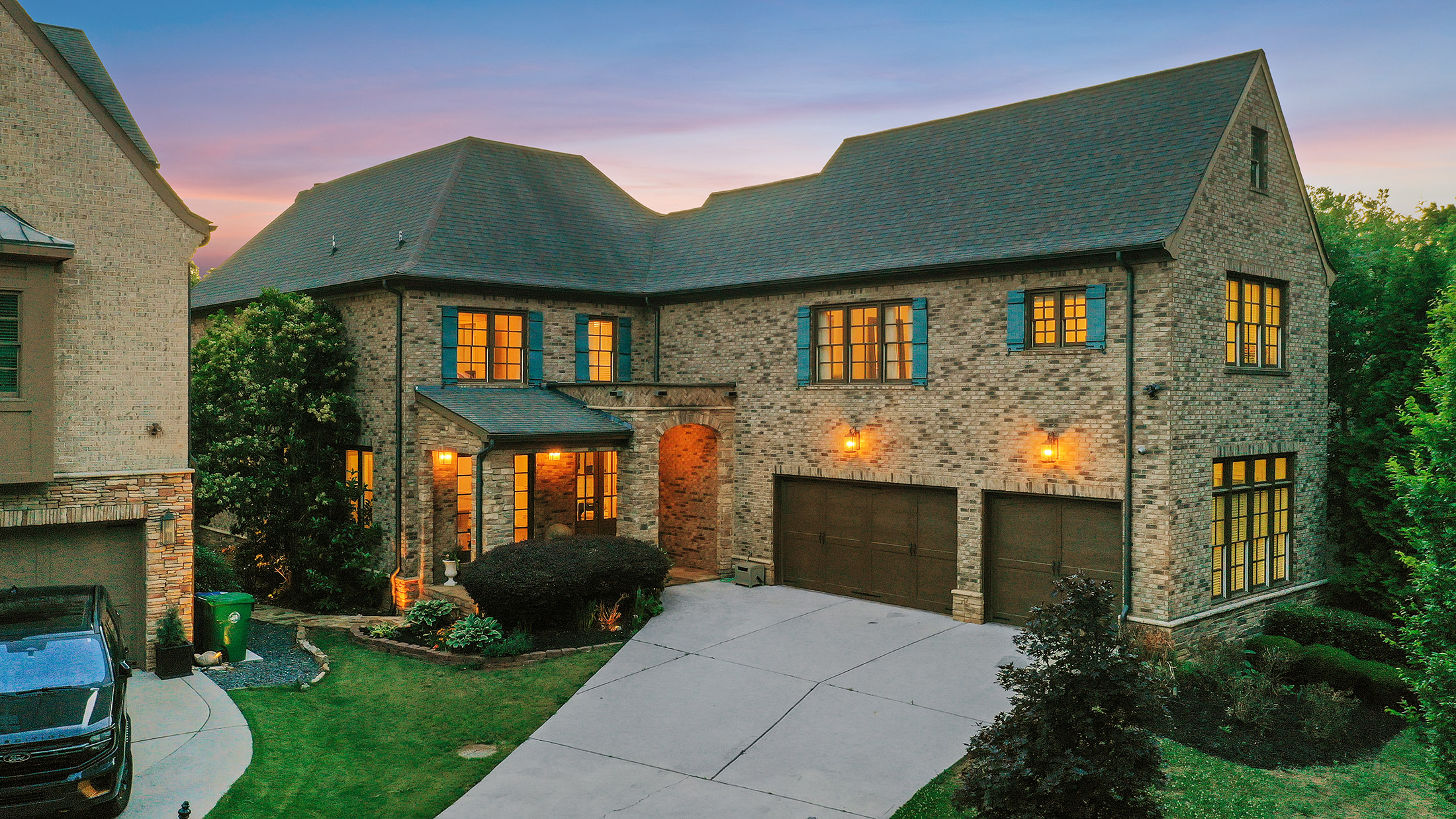  Sophisticated Brick Residence in Coveted Brookhaven Location - 物件實景