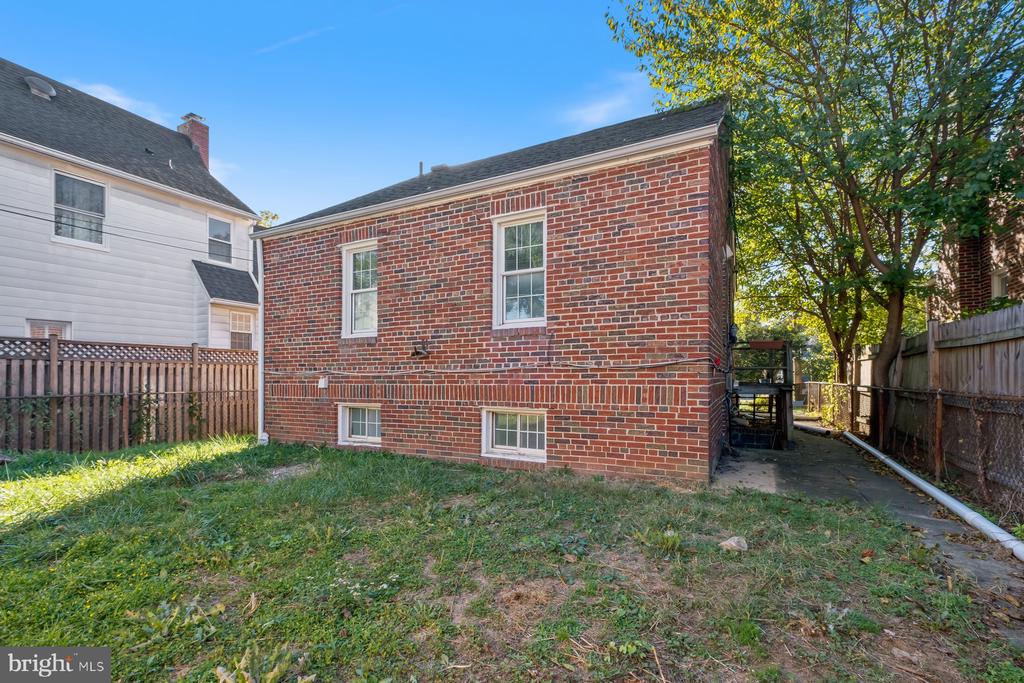 Washington, District of Columbia, 20011, United States, 4 Bedrooms Bedrooms, ,4 BathroomsBathrooms,Residential,For Sale,1973879