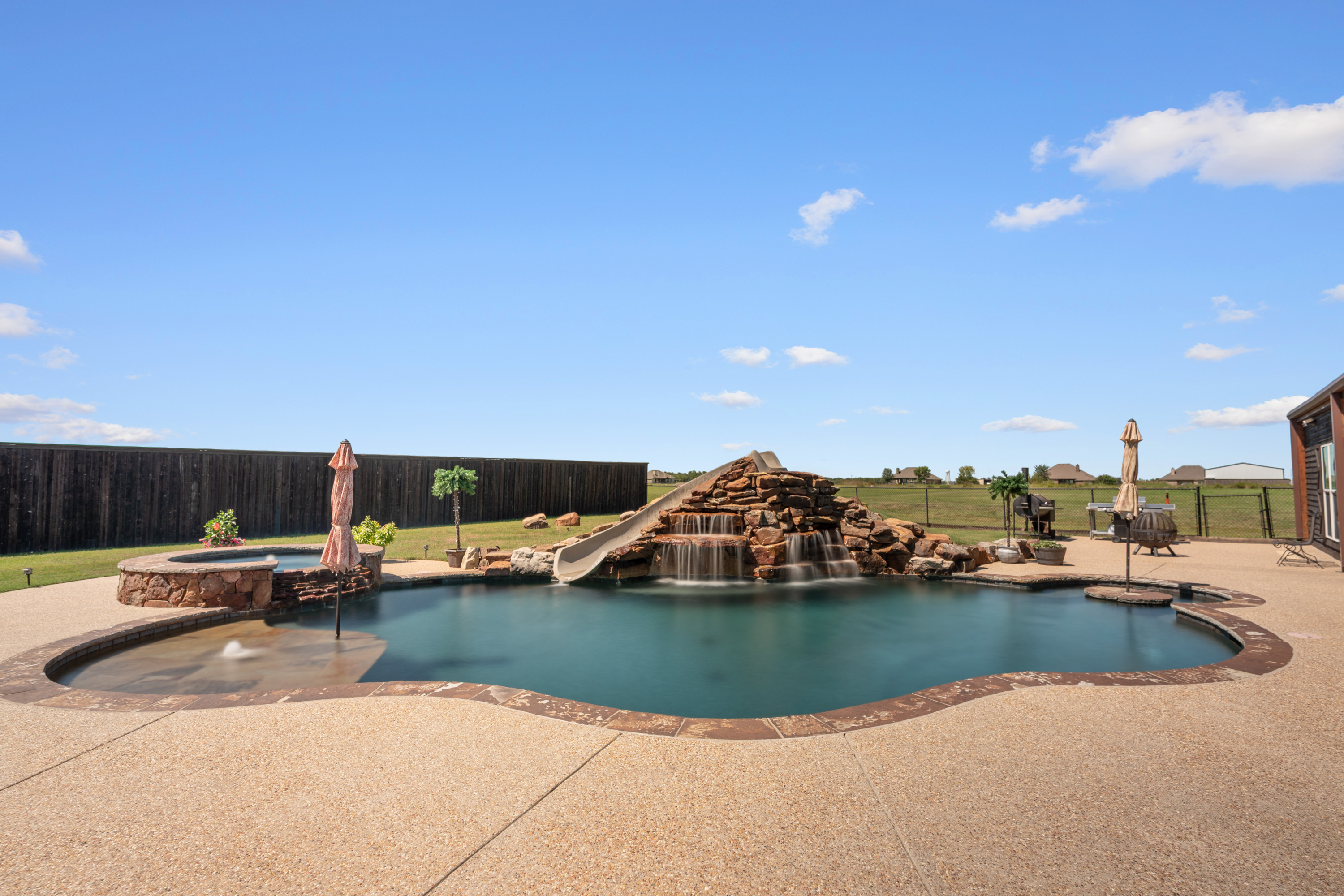Caddo Mills, Texas, 75135, United States, 4 Bedrooms Bedrooms, ,2 BathroomsBathrooms,Residential,For Sale,1943912