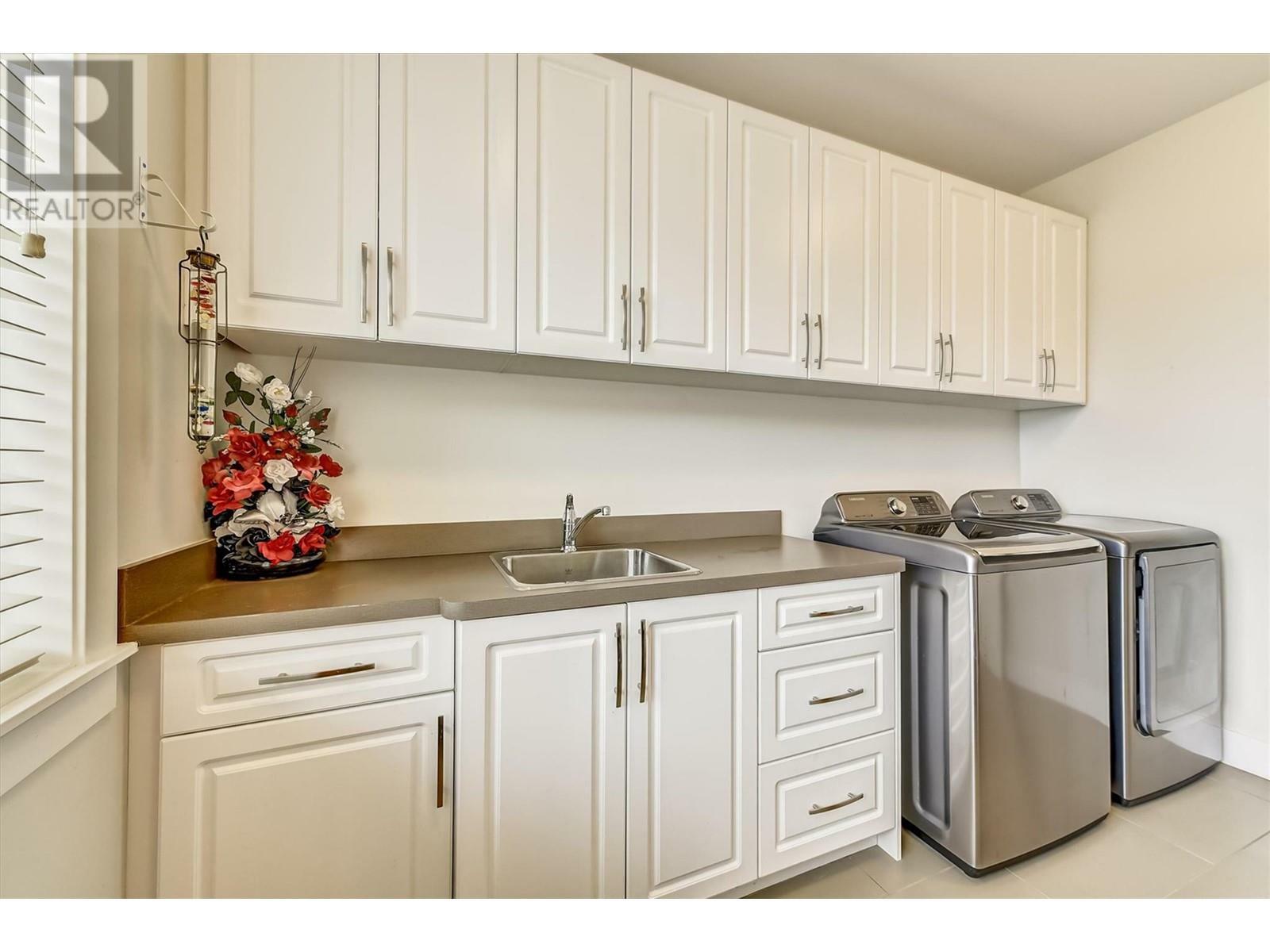 KELOWNA, British Columbia, V1V 2R1, CA, 4 Bedrooms Bedrooms, ,3 BathroomsBathrooms,Residential,For Sale,1839022