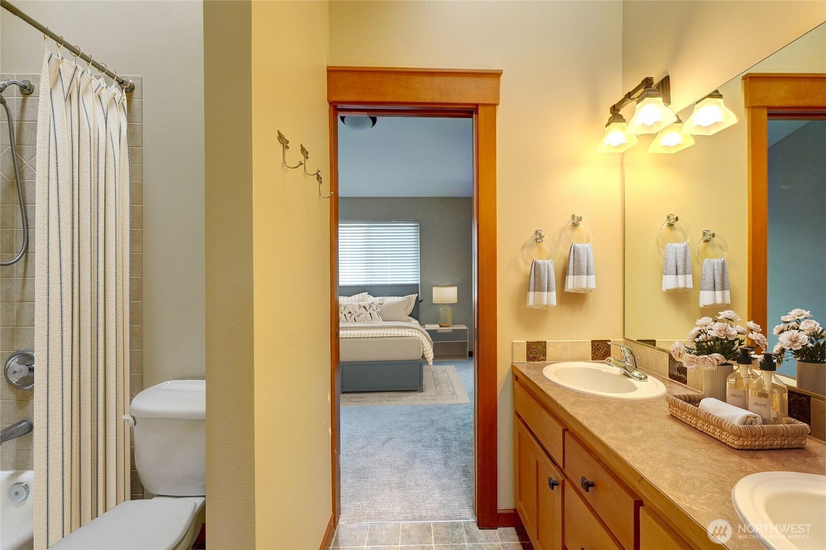 SEATTLE, Washington, 98133, United States, 3 Bedrooms Bedrooms, ,3 BathroomsBathrooms,Residential,For Sale,1890741
