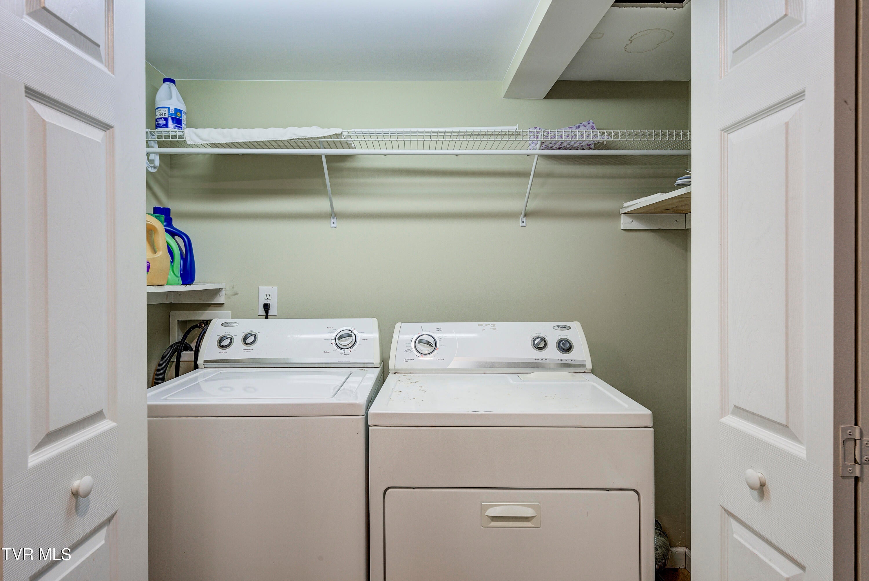 Johnson City, Tennessee, 37604, United States, 5 Bedrooms Bedrooms, ,3 BathroomsBathrooms,Residential,For Sale,1964815