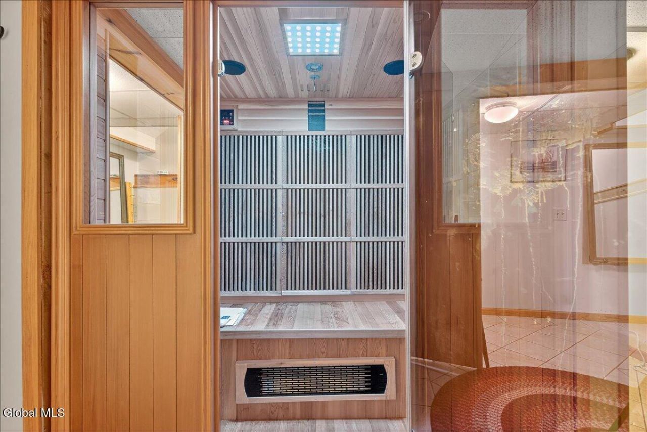 Clifton Park, New York, 12065, United States, 4 Bedrooms Bedrooms, ,3 BathroomsBathrooms,Residential,For Sale,1968691