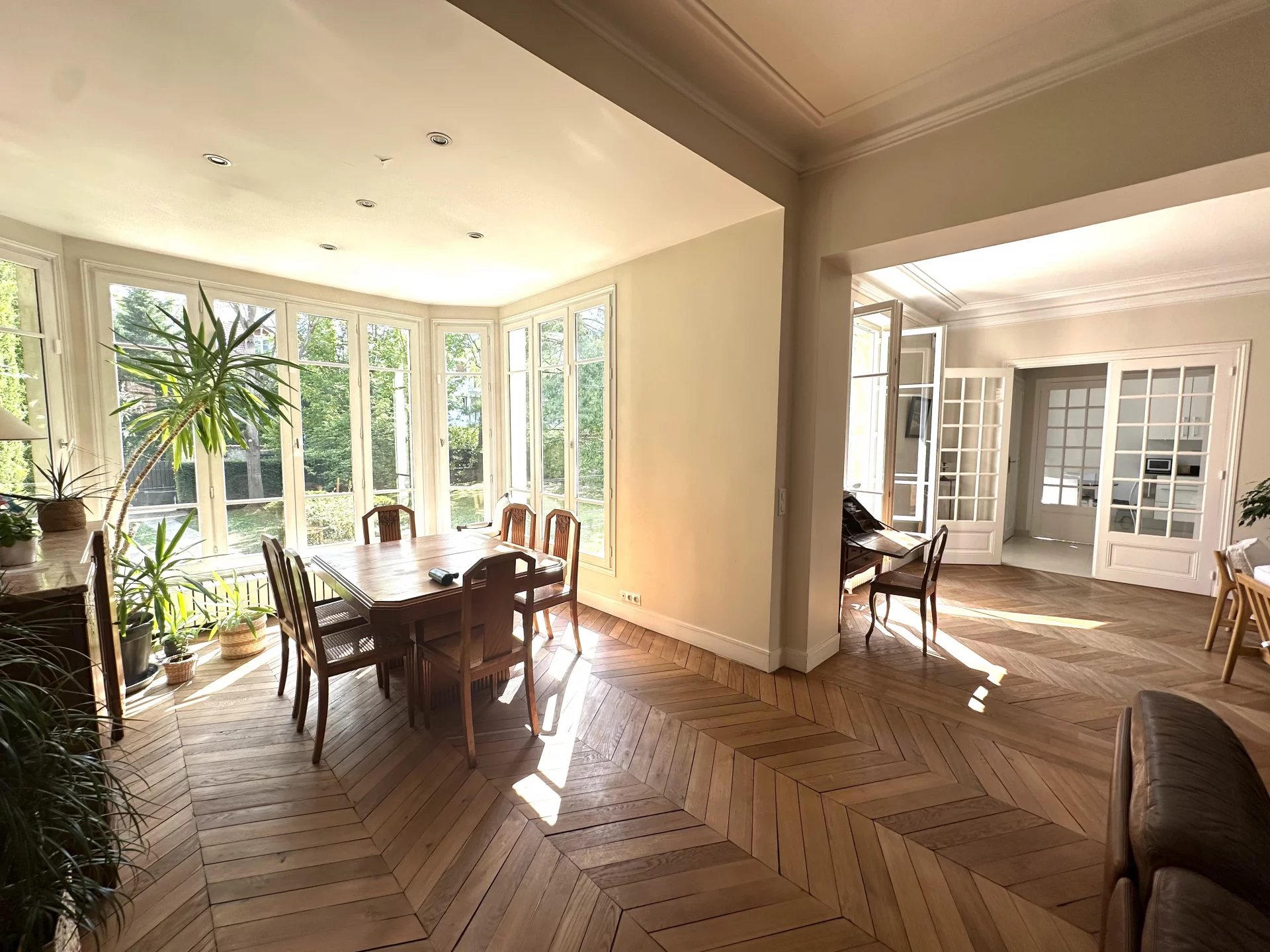 Le Vésinet, Île-de-France, 78110, FR, 6 Bedrooms Bedrooms, ,5 BathroomsBathrooms,Residential,For Sale,1994662