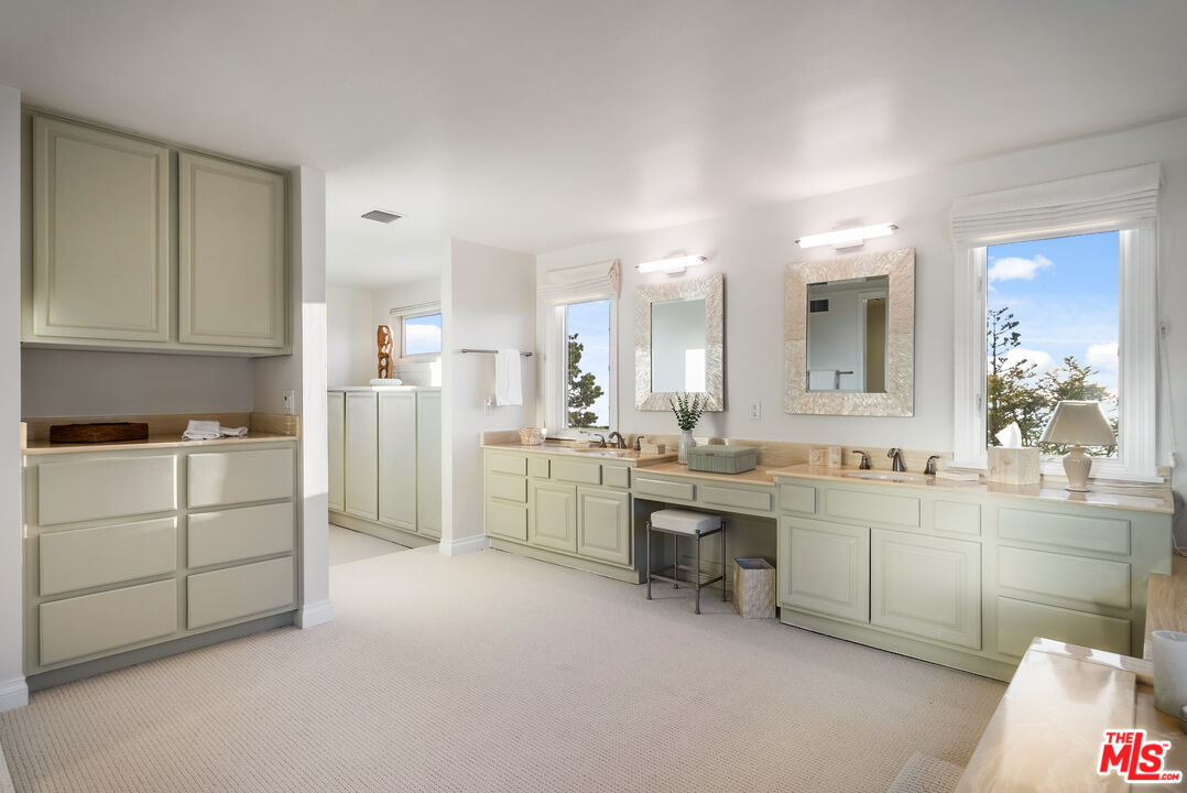 Malibu, California, 90265, United States, 4 Bedrooms Bedrooms, ,3 BathroomsBathrooms,Residential,For Sale,2001973