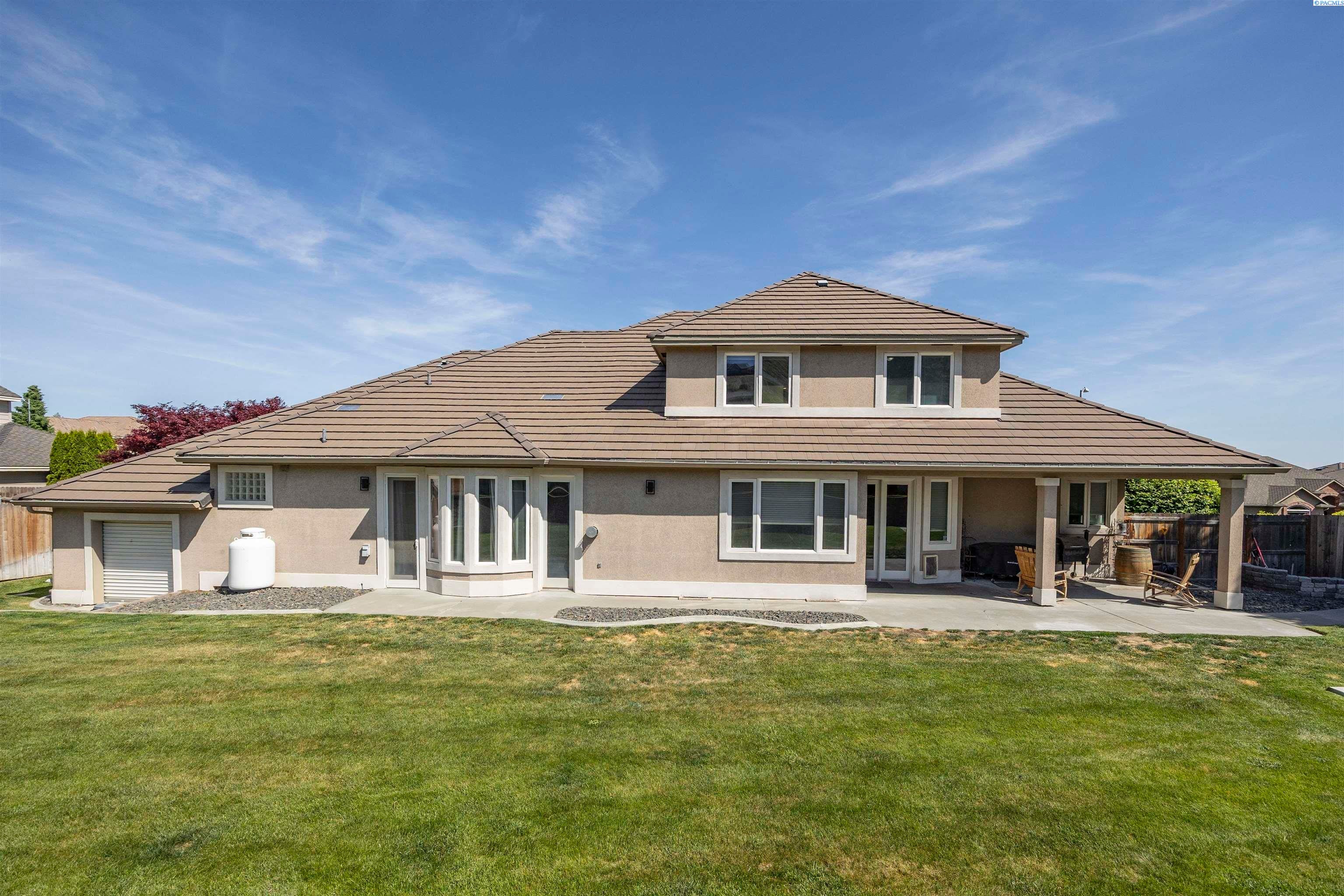 Kennewick, Washington, 99337, United States, 6 Bedrooms Bedrooms, ,4 BathroomsBathrooms,Residential,For Sale,1979182