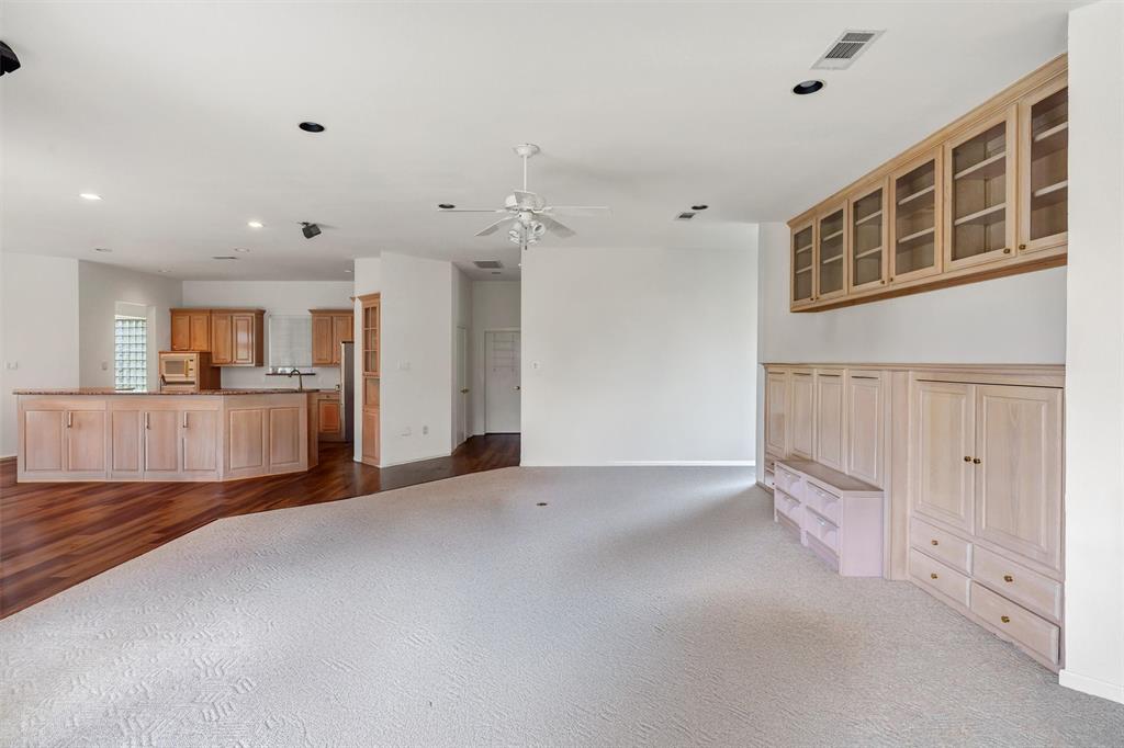 Arlington, Texas, 76006, United States, 4 Bedrooms Bedrooms, ,5 BathroomsBathrooms,Residential,For Sale,1976961