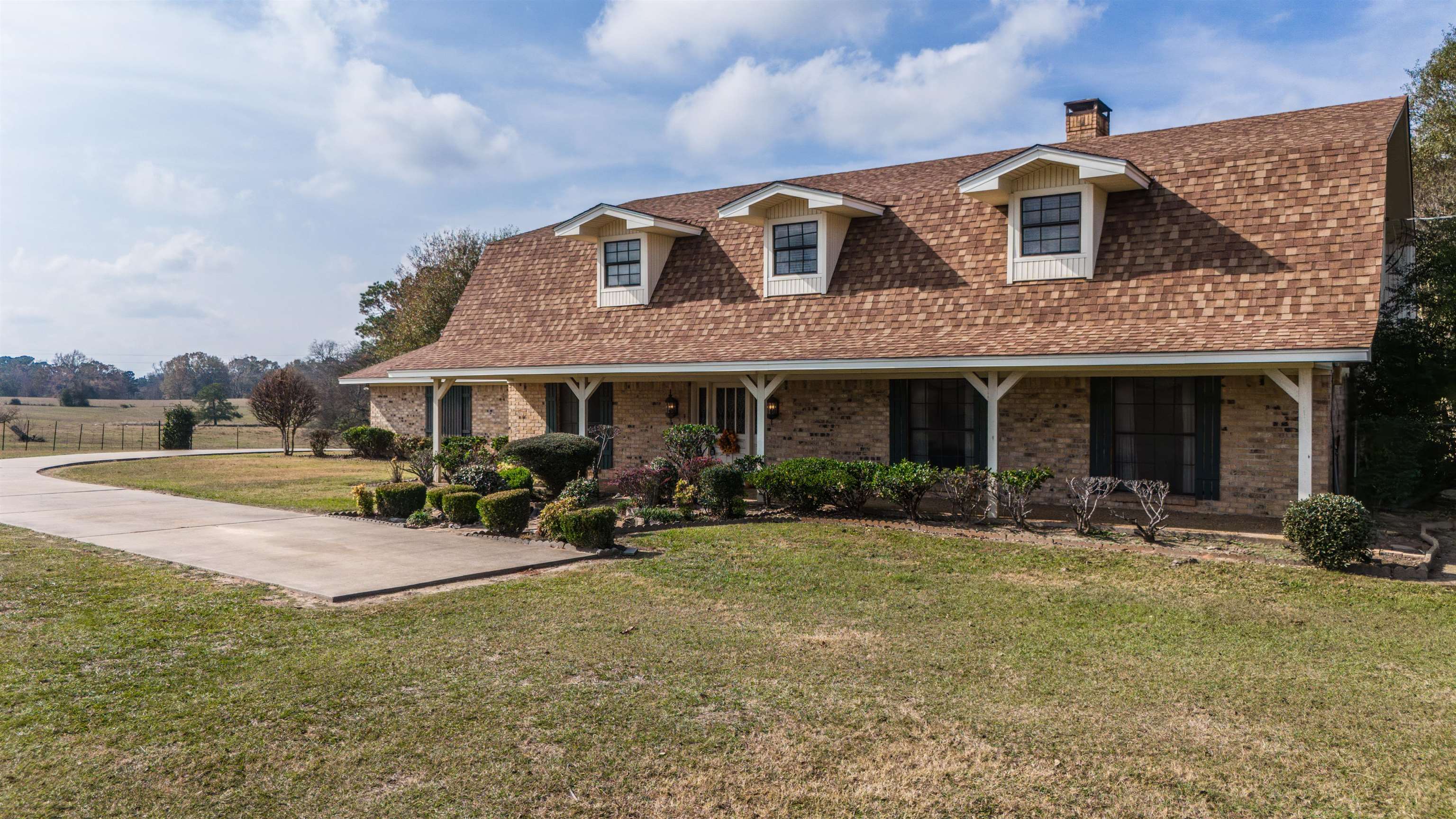 Marshall, Texas, 75670, United States, 5 Bedrooms Bedrooms, ,4 BathroomsBathrooms,Residential,For Sale,1996423