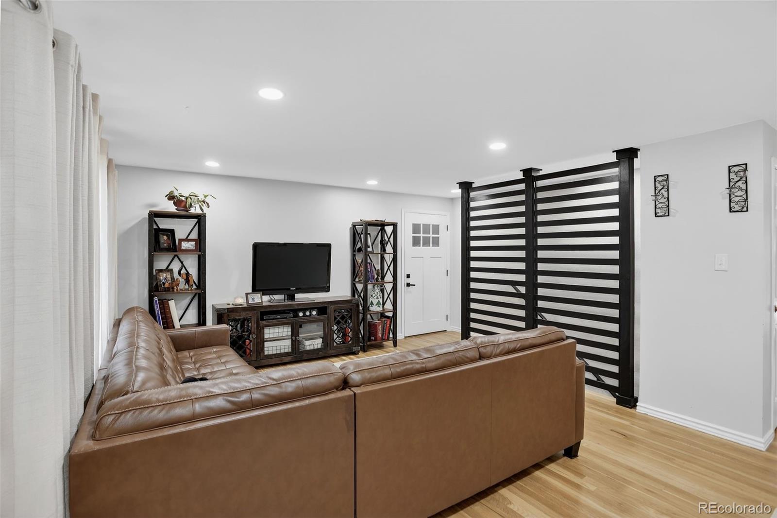 Aurora, Colorado, 80011, United States, 5 Bedrooms Bedrooms, ,1 BathroomBathrooms,Residential,For Sale,1933484