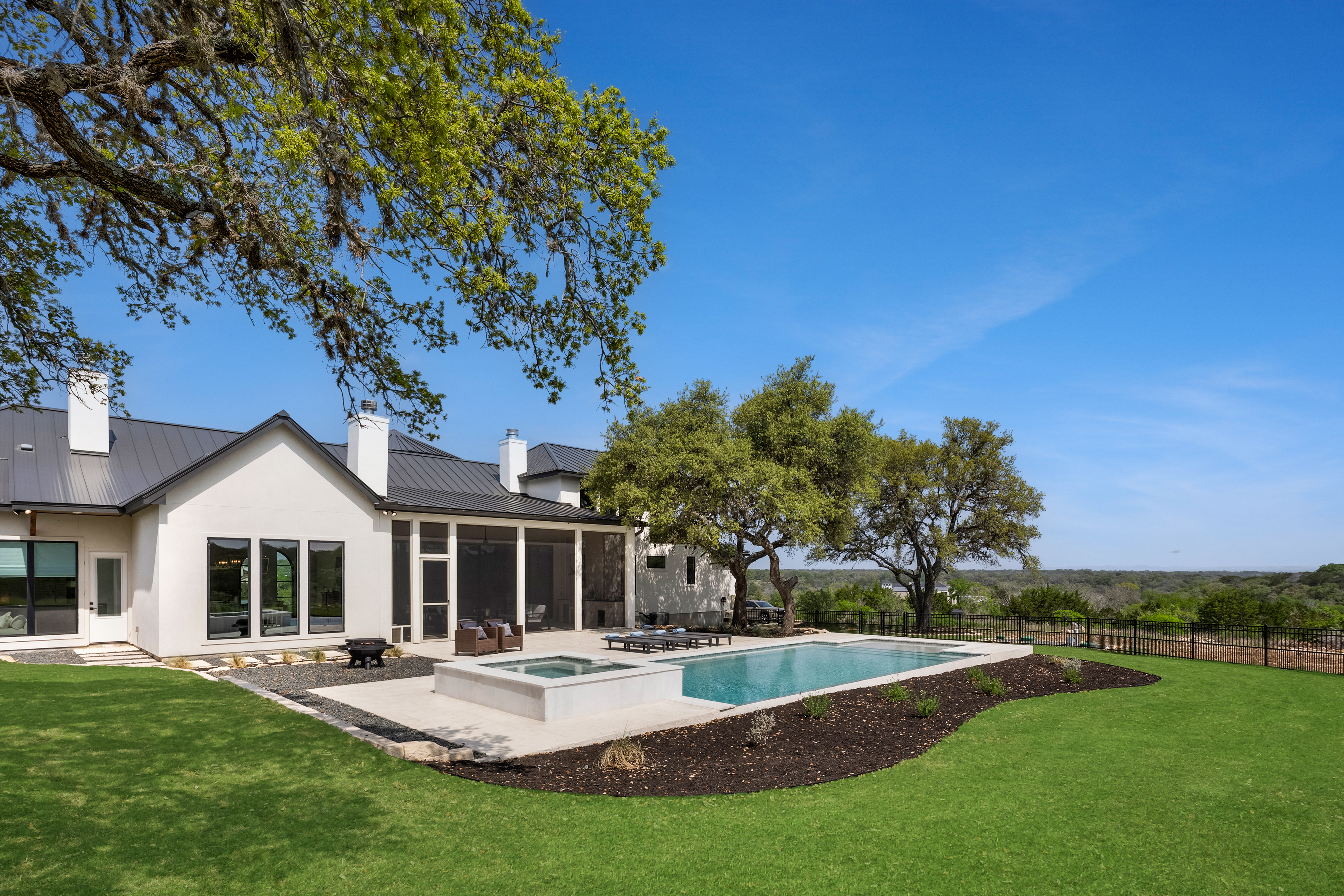  Private 15-Acre Estate with Modern Design and Scenic Hill Country Views - 物件實景