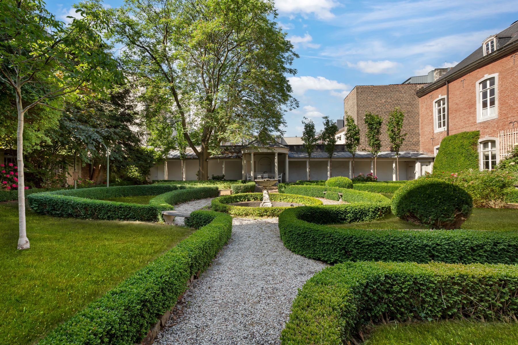  Exceptional Living: Listed Historic Townhouse in the Heart of Aachen - 物件實景