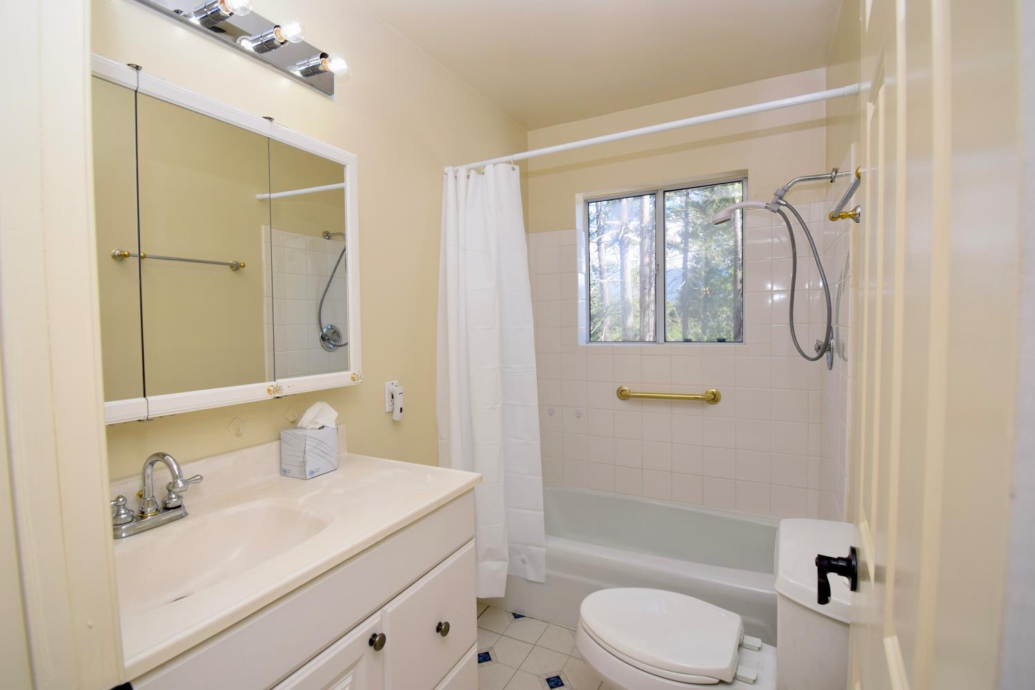 Oakhurst, California, 93644, United States, 4 Bedrooms Bedrooms, ,3 BathroomsBathrooms,Residential,For Sale,1984203