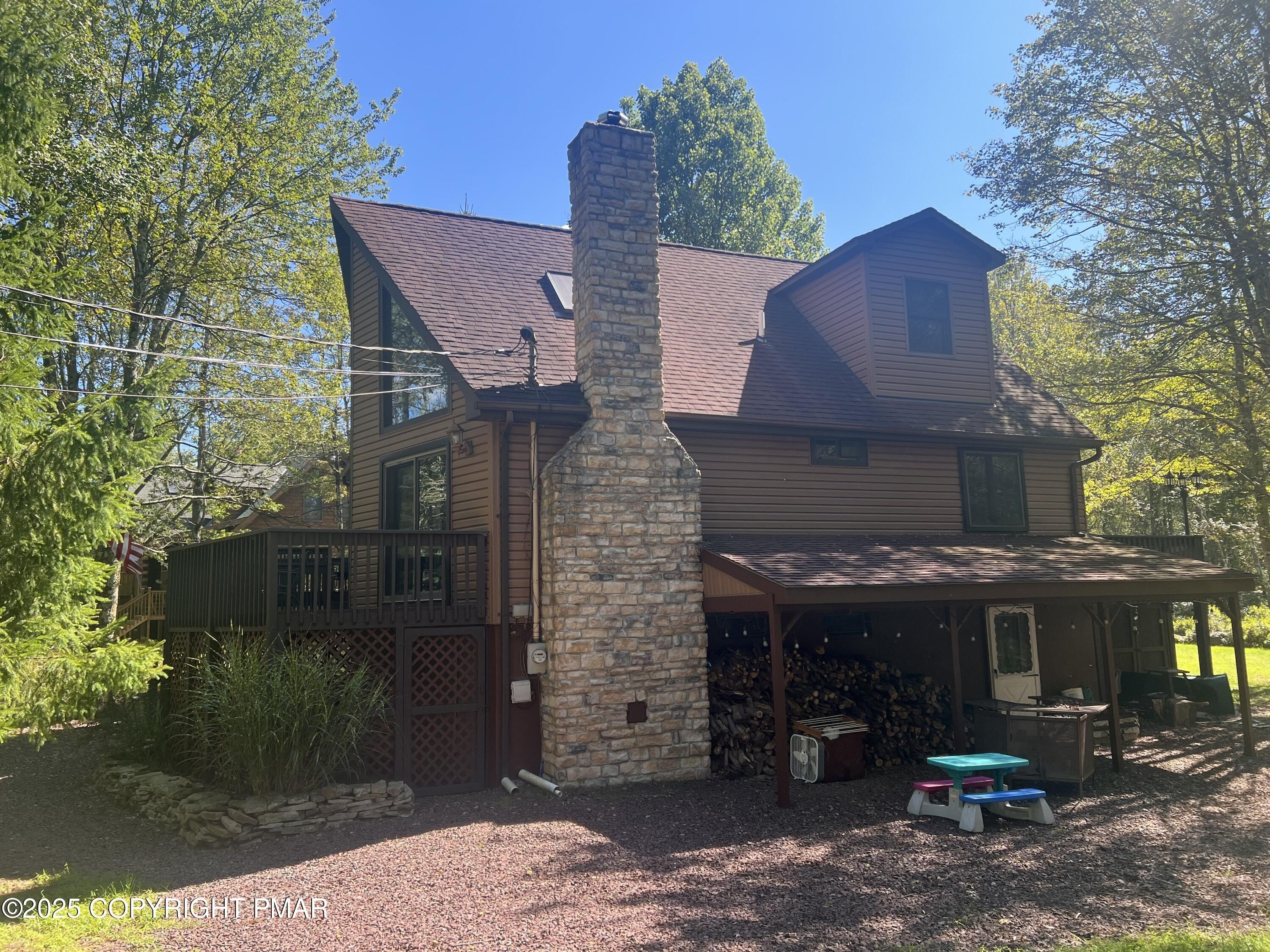 Blakeslee, Pennsylvania, 18610, United States, 4 Bedrooms Bedrooms, ,3 BathroomsBathrooms,Residential,For Sale,1982543