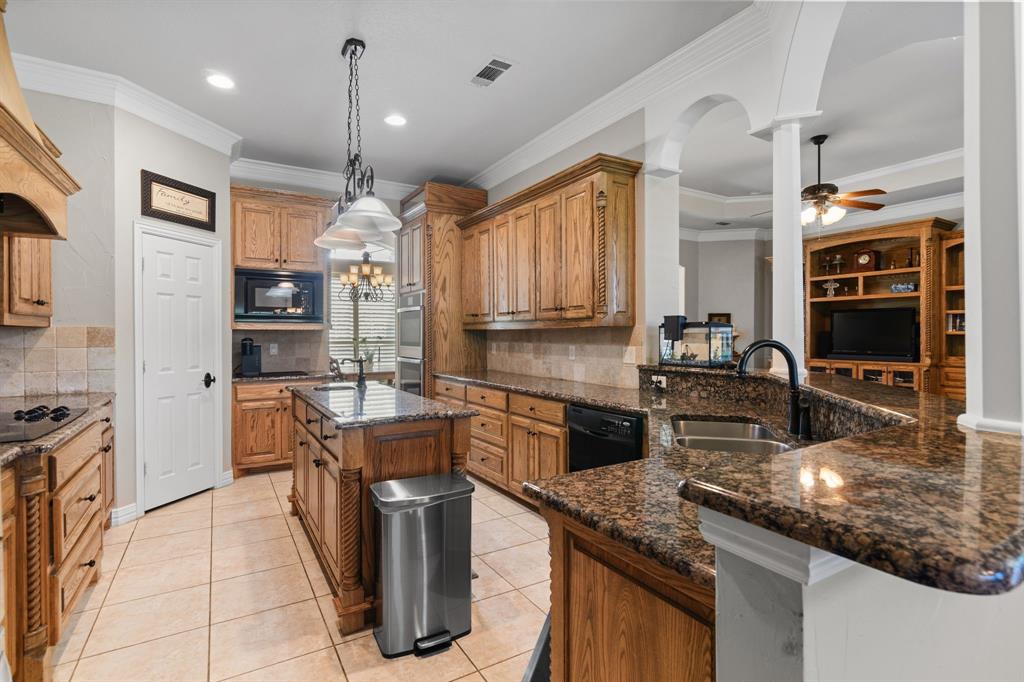 Lakeside, Texas, 76108, United States, 4 Bedrooms Bedrooms, ,3 BathroomsBathrooms,Residential,For Sale,1796738