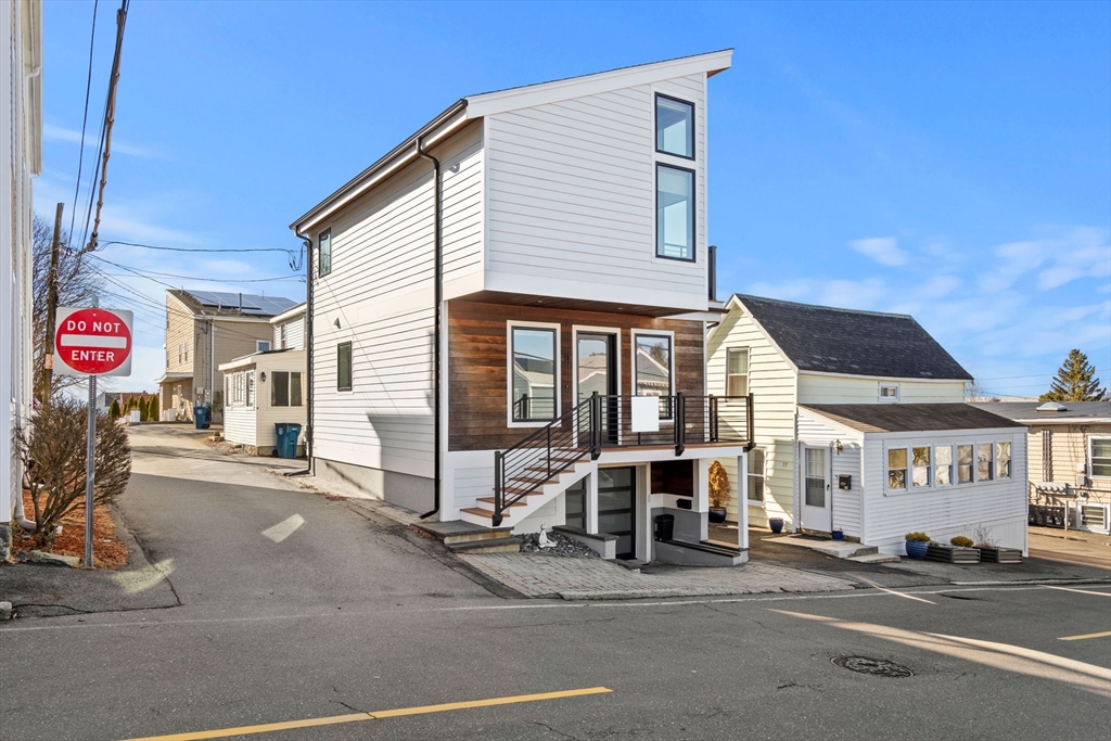 Nahant, Massachusetts, 01908, United States, 2 Bedrooms Bedrooms, ,2 BathroomsBathrooms,Residential,For Sale,1906833